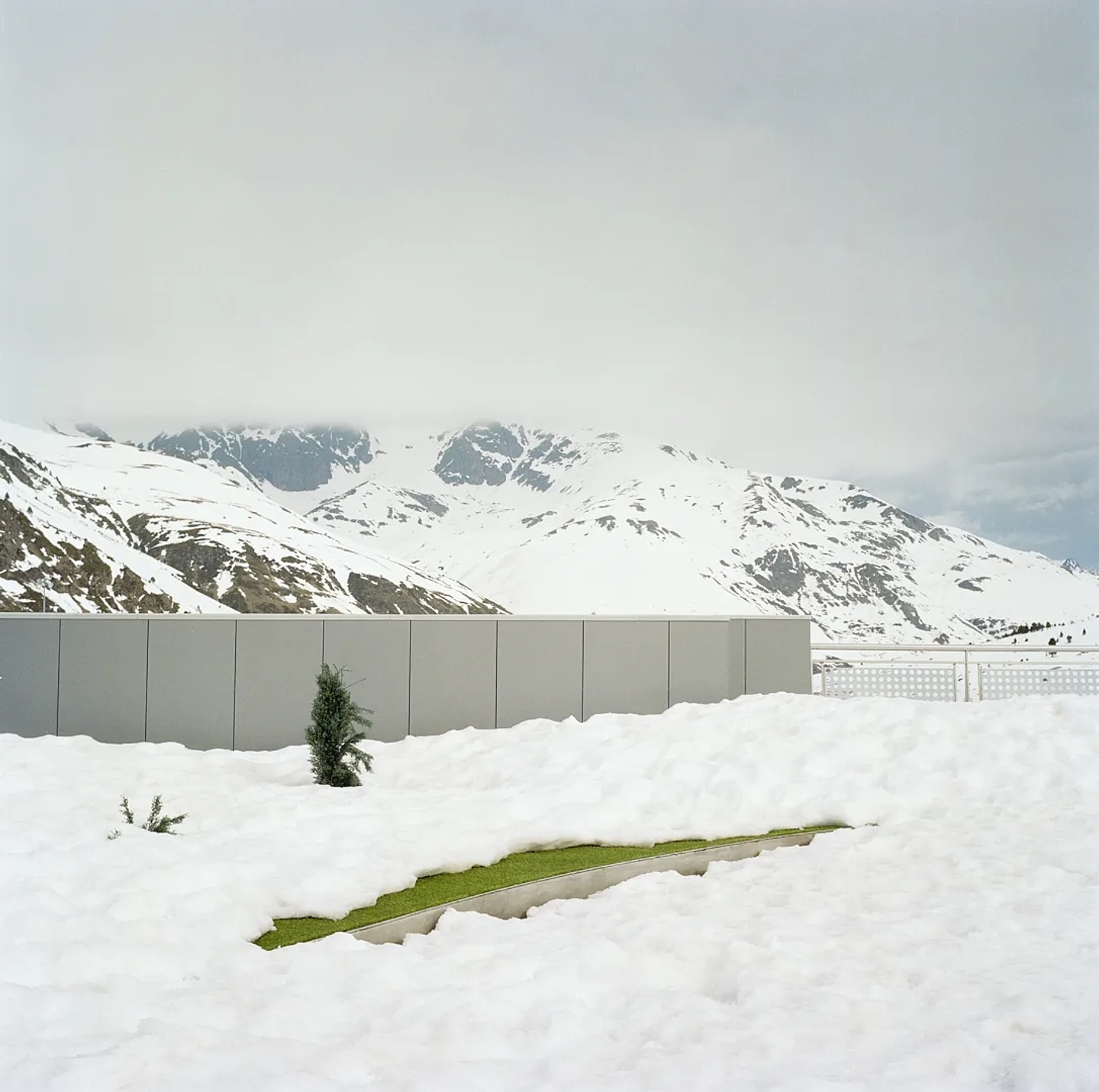 Dirty_Snow_1_Yago_Castromil-2