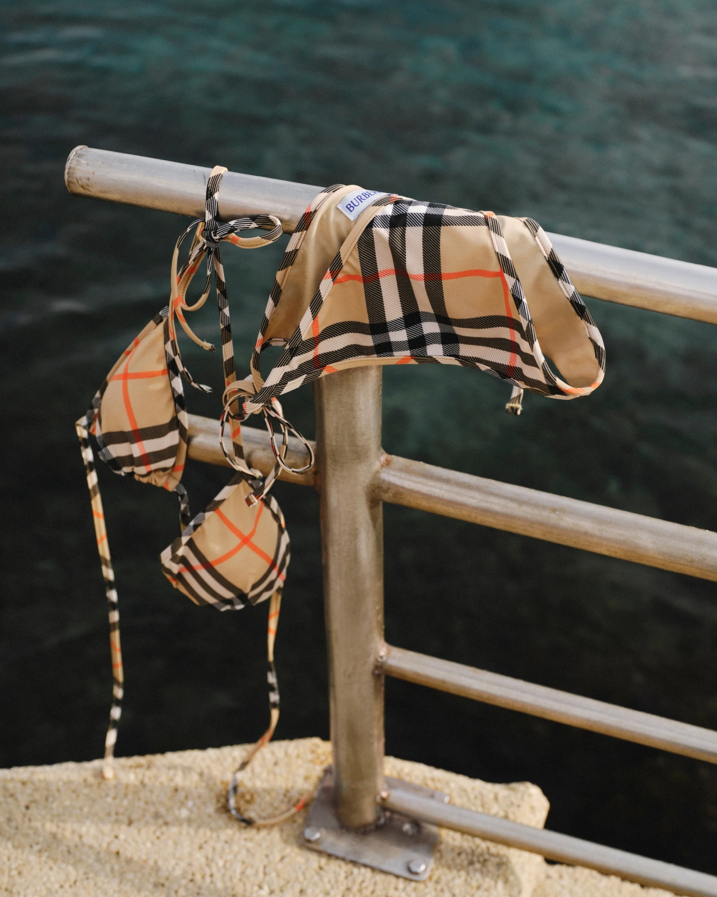 1 __BURBERRY_2026_HT_BELLE_RIVES_STILL_LIFE_sRGB_CROPPED_CLEAN_03_4x5