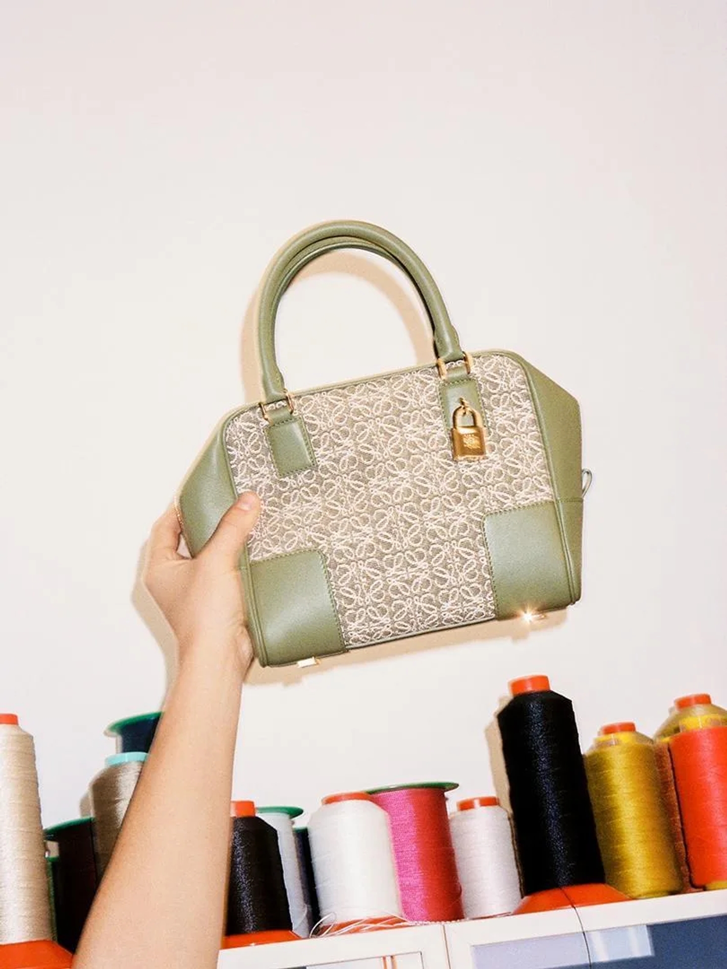 Loewe_Amazona_Making_of_01_Yago_Castromil_Thisissample.