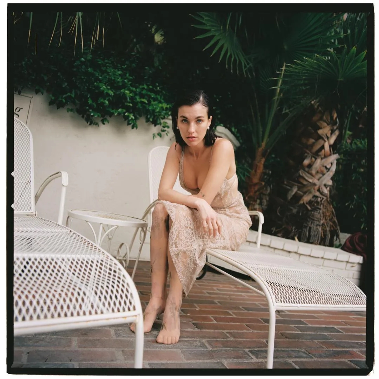 Rainey_Qualley_Glamour_04_Pablo_Zamora_Thisissample