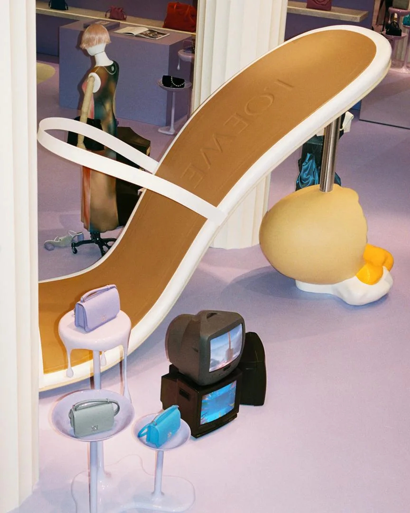 Casa-Loewe-Goes-Surreal_02_Yago_Castromil_Thisissample