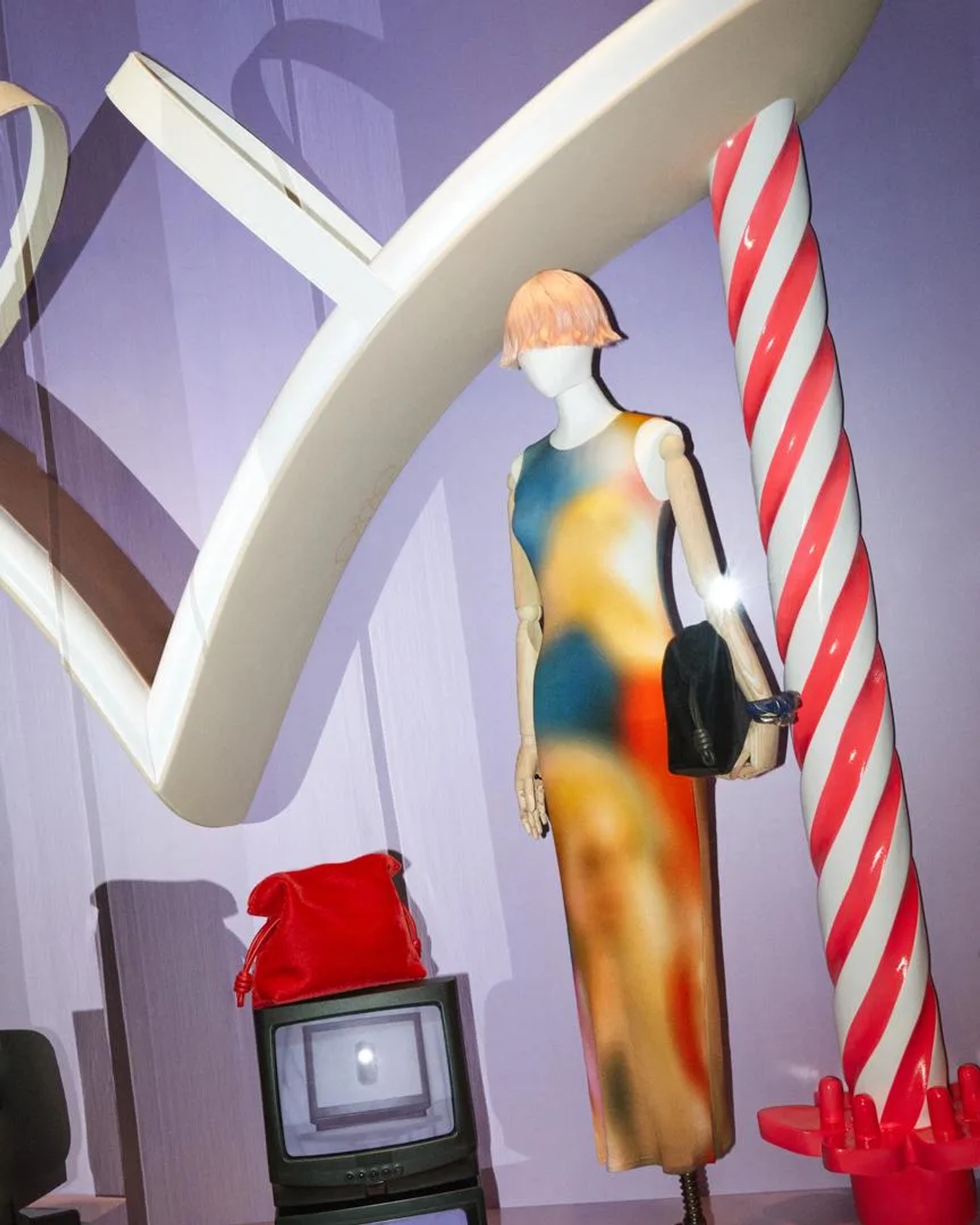 Casa-Loewe-Goes-Surreal_03_Yago_Castromil_Thisissample