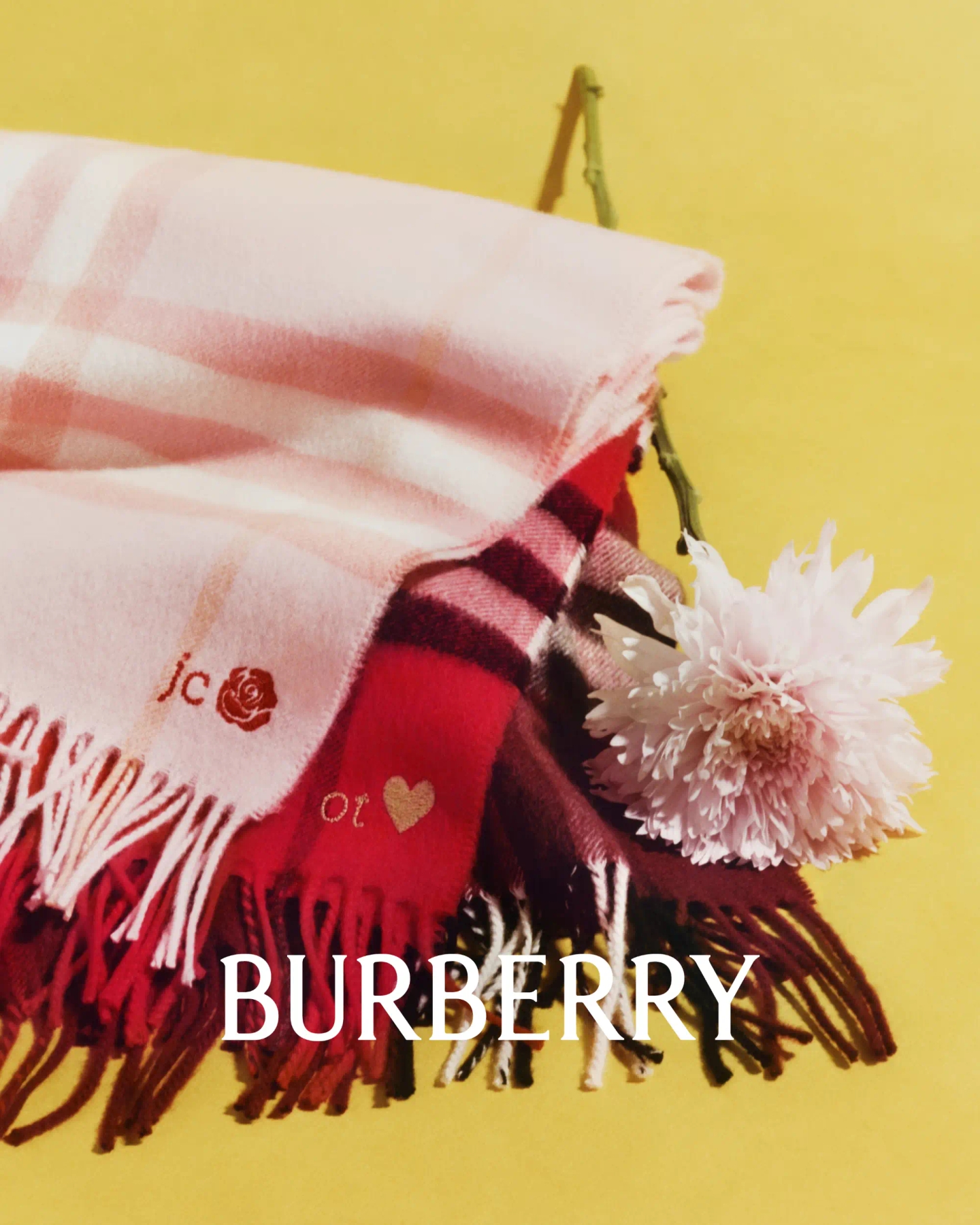 BURBERRY_2025_VALENTINES_26_STILL-LIFE_sRGB_CROPPED_LOGO_019_4x5
