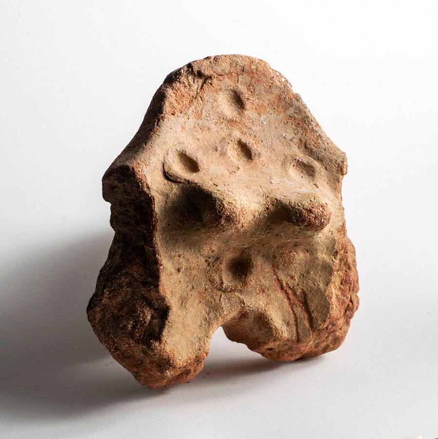 Keramička figurina, eneolit / rano bronzano doba. Fotografija © CANU, Leksikon arheologije Crne Gore