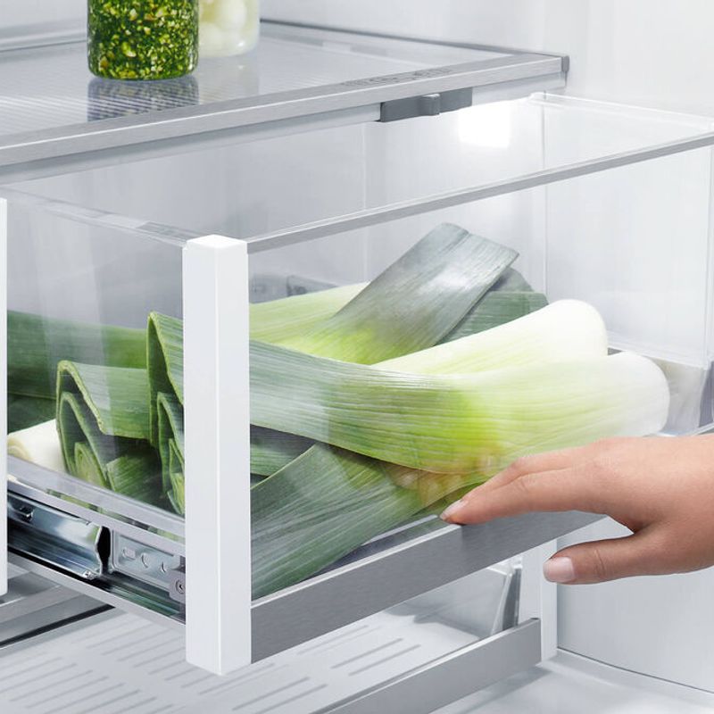 Series 7 - Integrated French Door Refrigerator Freezer (90cm) - image 3