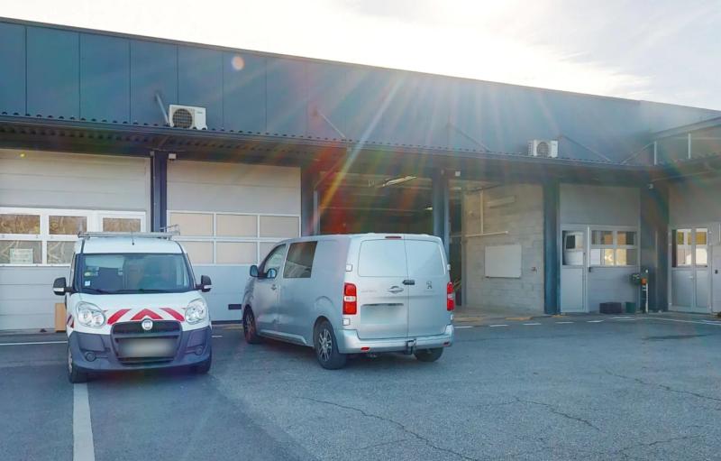 Labège municipal workshops, two vans parked in front