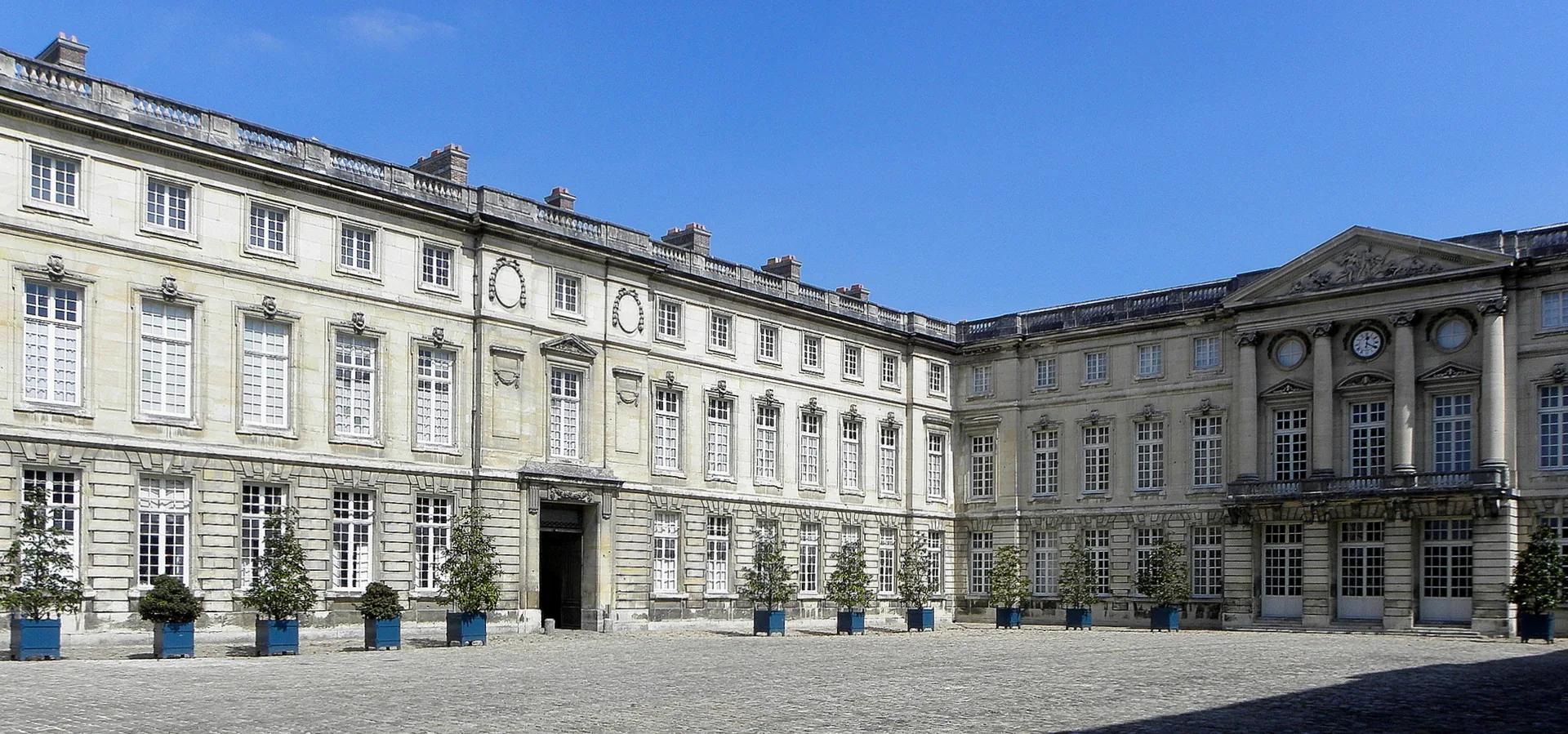 La façade sur cour du château de Compiègne.