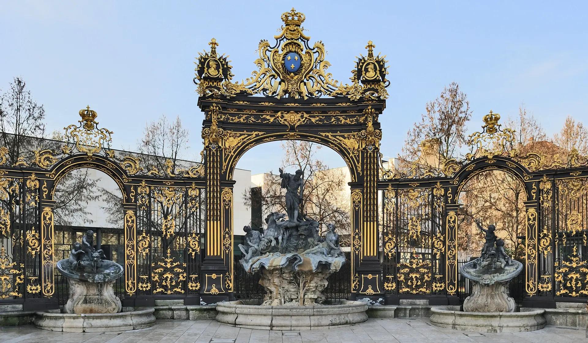 Les grilles dorées de la place Stanislas à Nancy.