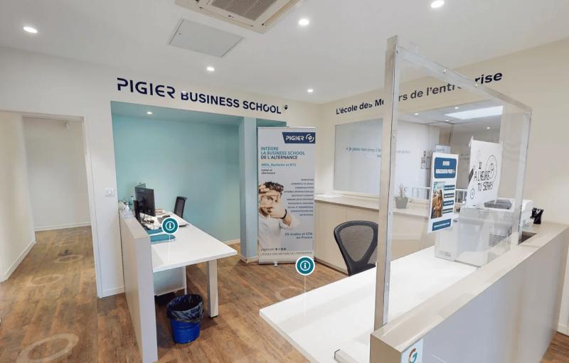 Reception of the Pigier school in Dijon, desk and roll-up banners
