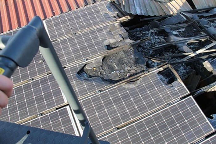 Consequência do efeito "Hotspot" no painel solar fotovoltaico (módulo fotovoltaico) Consequência do efeito "Hotspot" no painel solar fotovoltaico (módulo fotovoltaico)