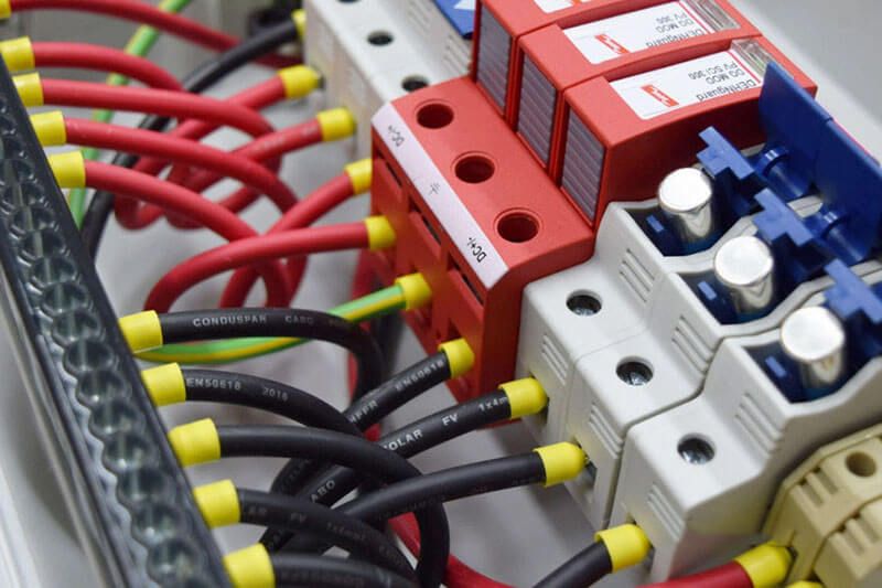 Tudo sobre energia solar fotovoltaica - String Box, os dispositivos de proteção do sistema fotovoltaico Tudo sobre energia solar fotovoltaica - String Box, os dispositivos de proteção do sistema fotovoltaico