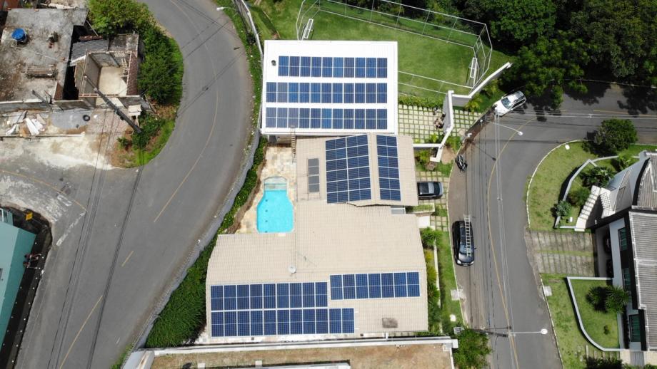 Sistema fotovoltaico de 27 kWp.