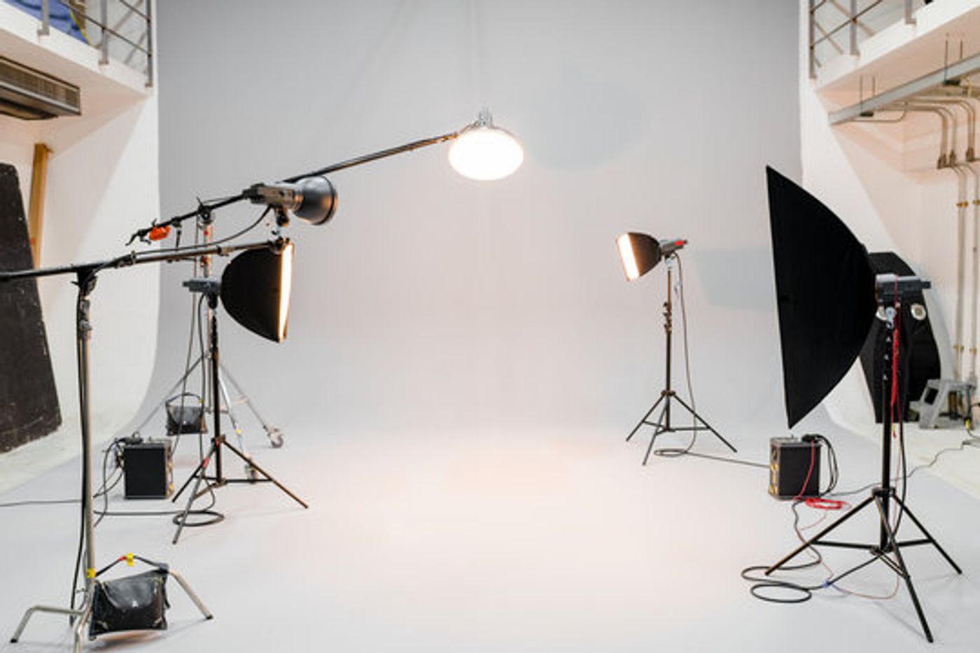 Großes Studio mit Hohlkehle