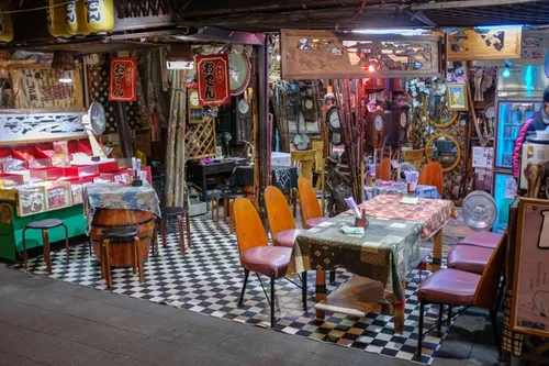 Streetside dining in Nara