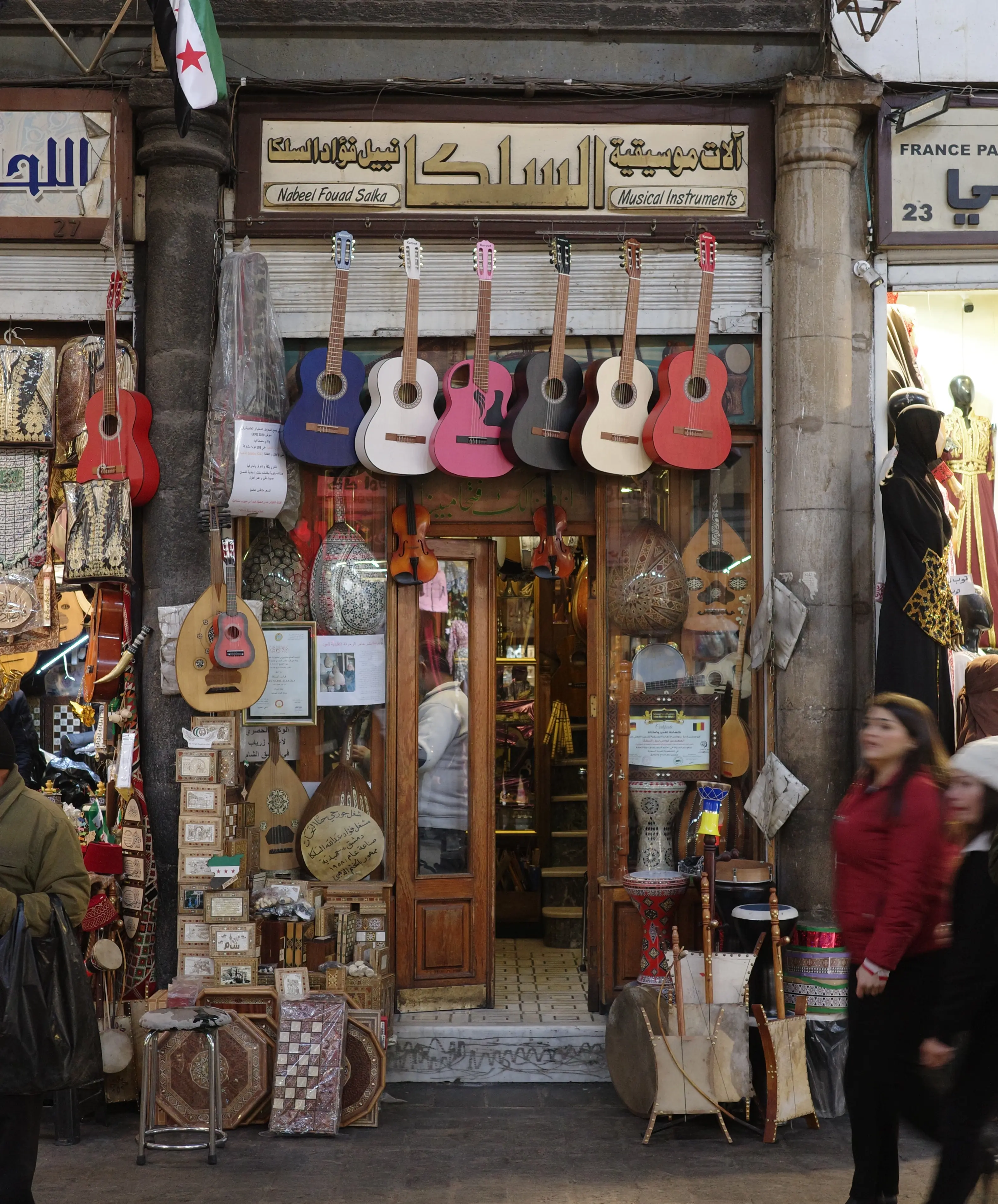Guitar shop in Souq Al-Hamidiya