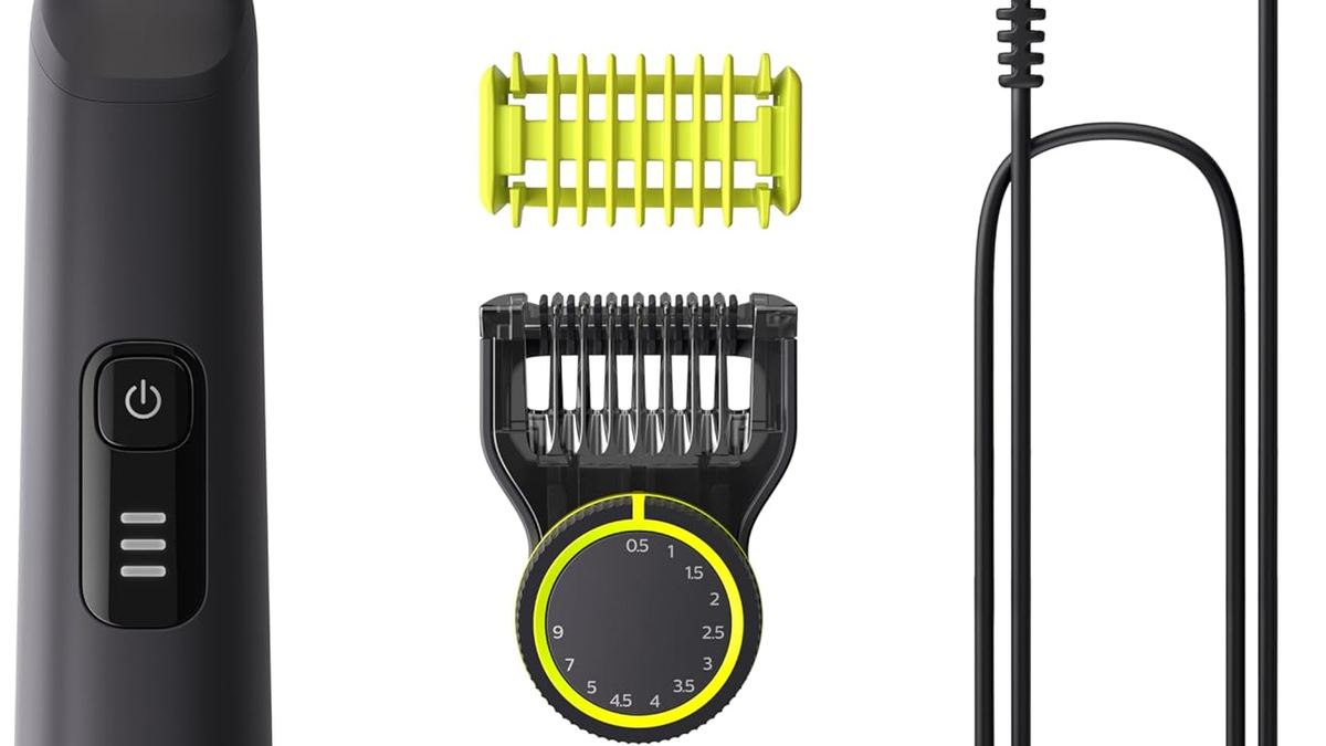 Philips OneBlade Pro QP6542/10 with precision comb, body accessories and charging cable