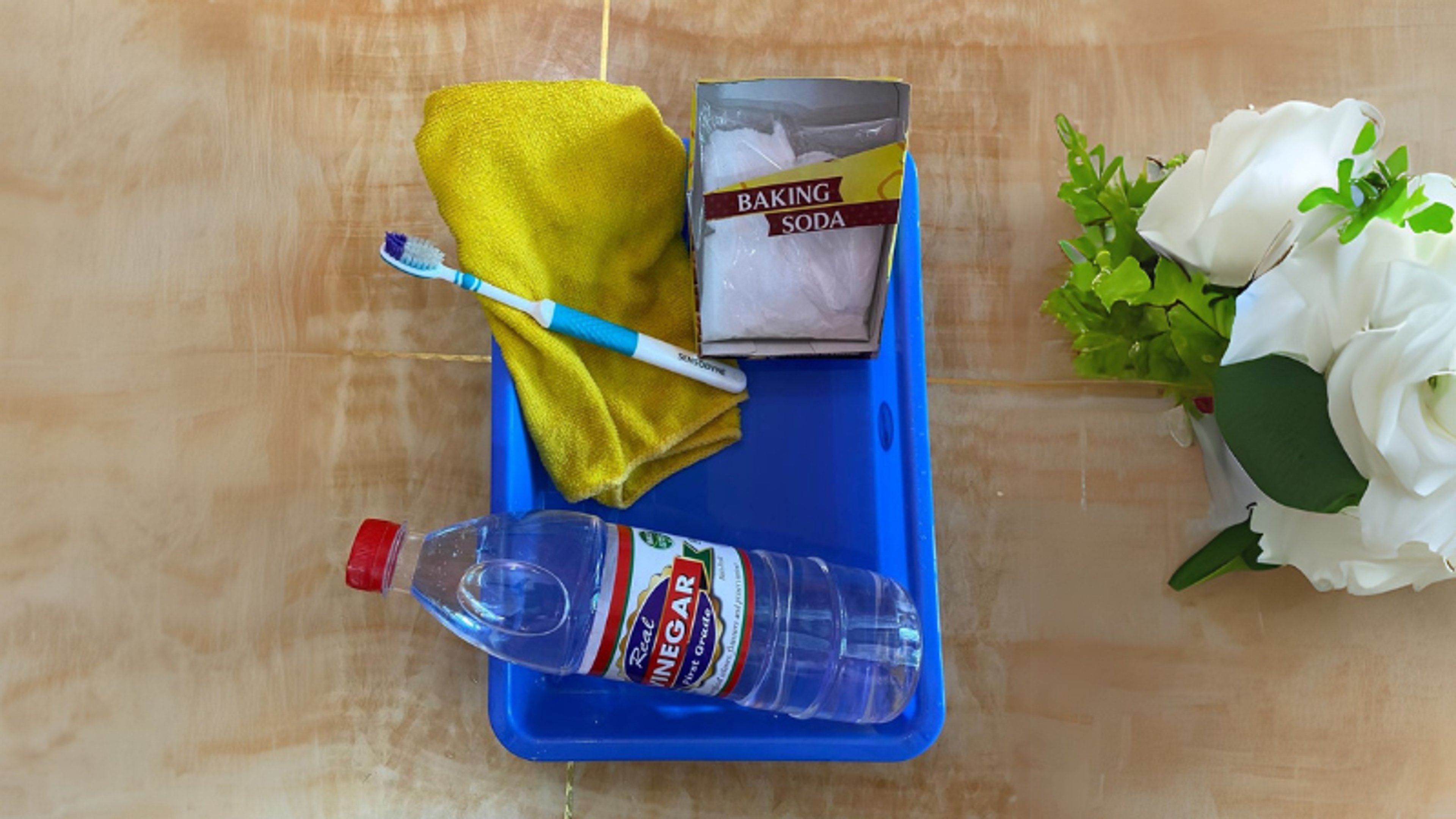 How to Clean a Top-Loading Washing Machine- tools- White vinegar, Baking soda, Microfiber cloth