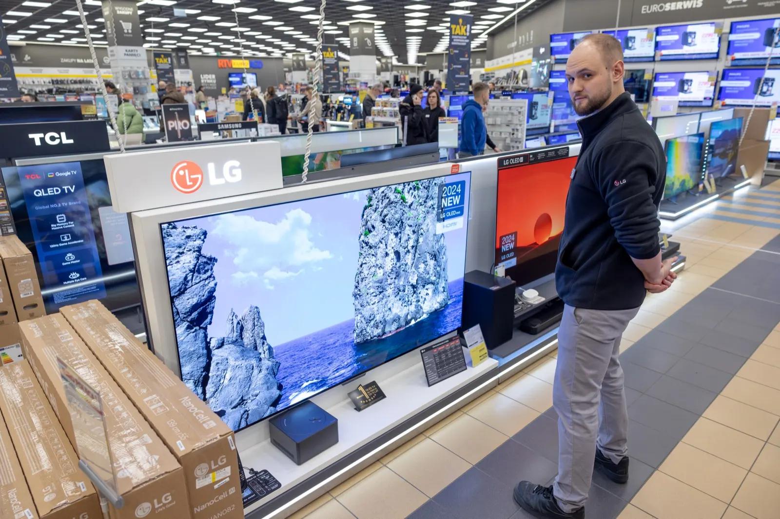 Kompleksowa obsługa zespołu promotorów LG w sieciach RTV/AGD, zdjęcie 2