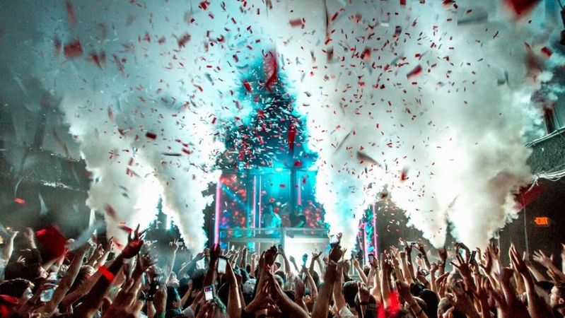 Liquid venue in Madison, Wisconsin with Co2 going off and confetti in the air crowds hands in air