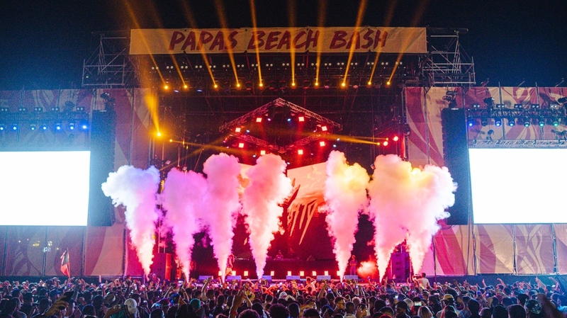 Papas Beach Bash Main Stage with CO2 blowing out above the massive crowd gathered for TYGA
