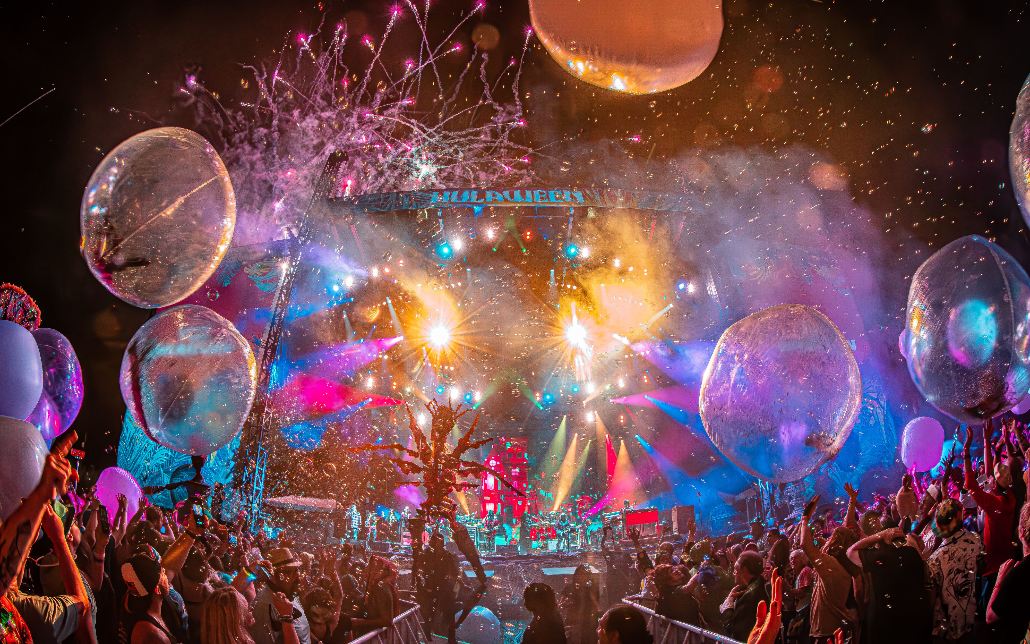 Confetti and balloons above the crowd at Hulaween