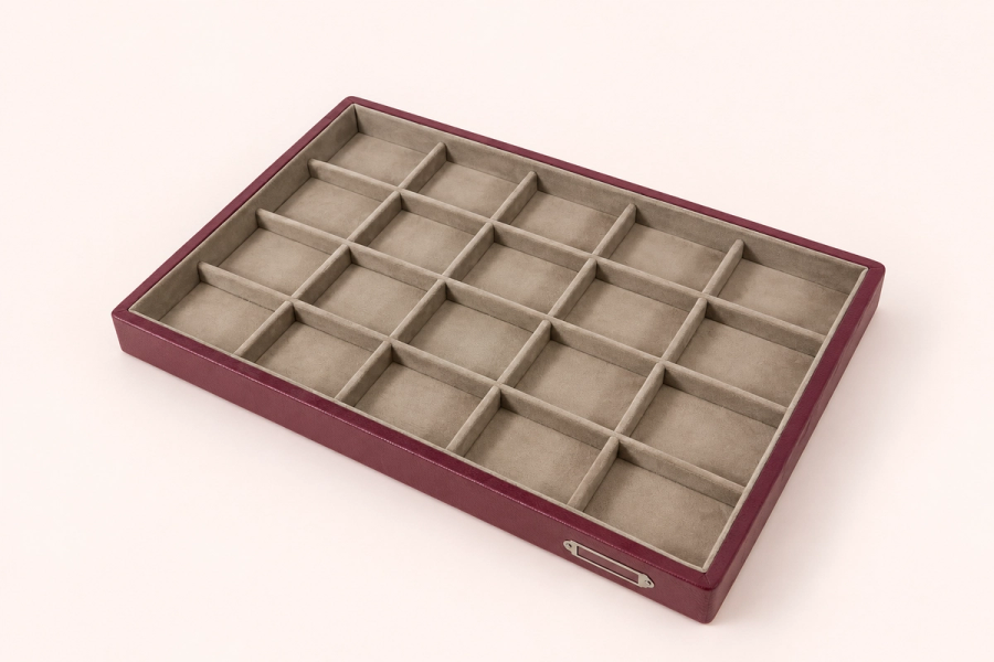 Tray with 20 compartments