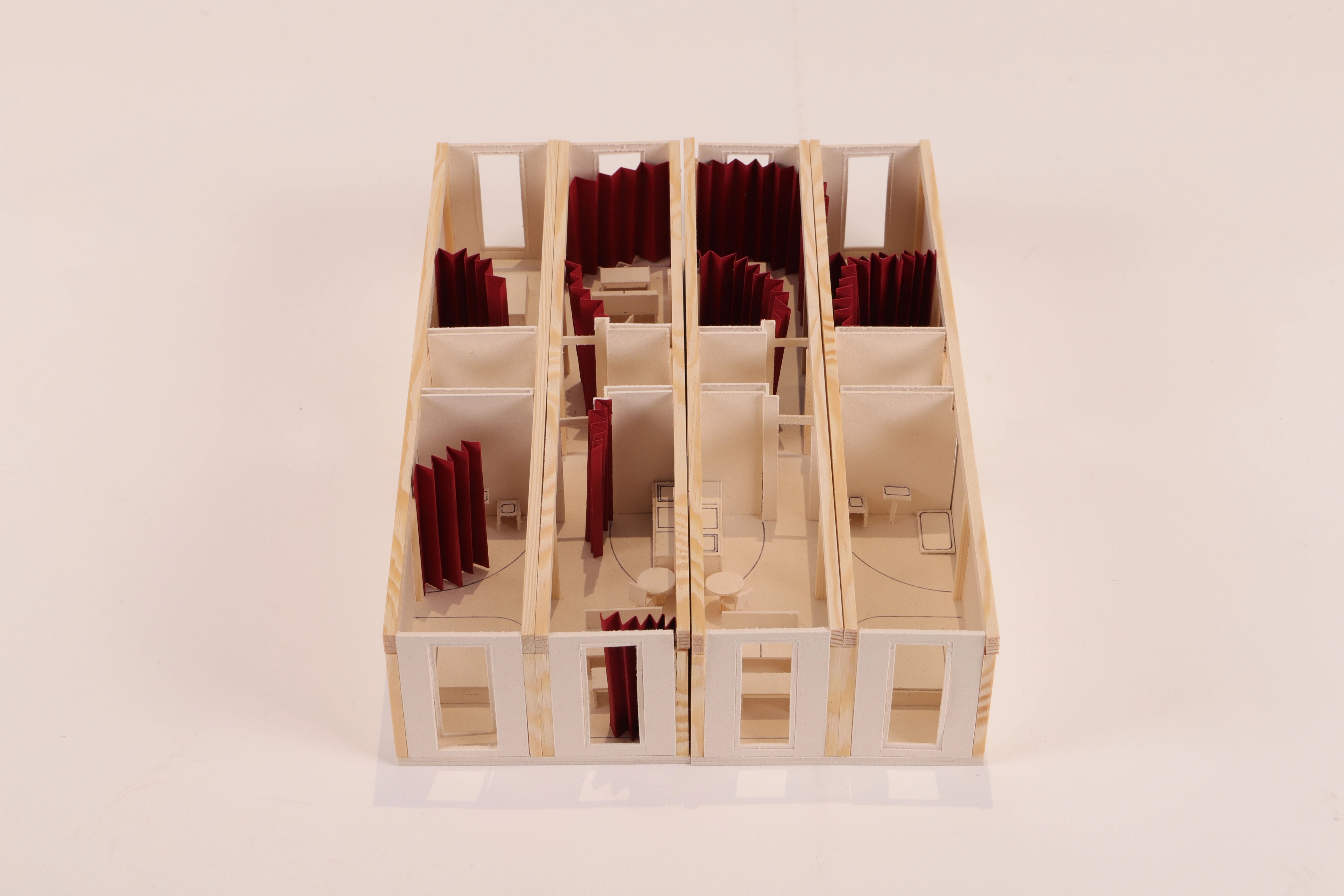 Maquette © Jihane Benghanem Zhar & Dina Rakli, photo © Julie-Anna Bares