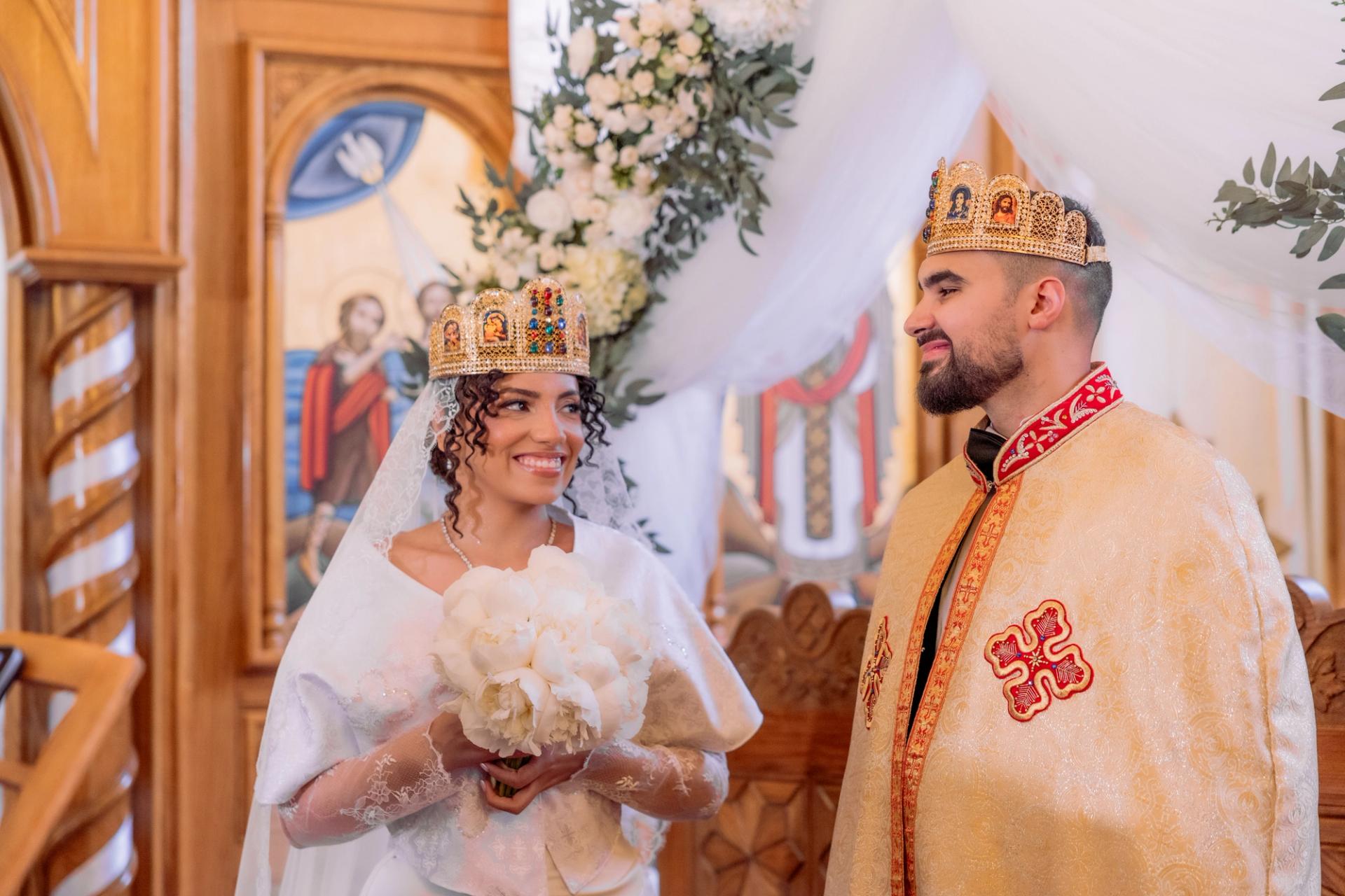 Rafaël et Julia pendant leur cérémonie religieuse
