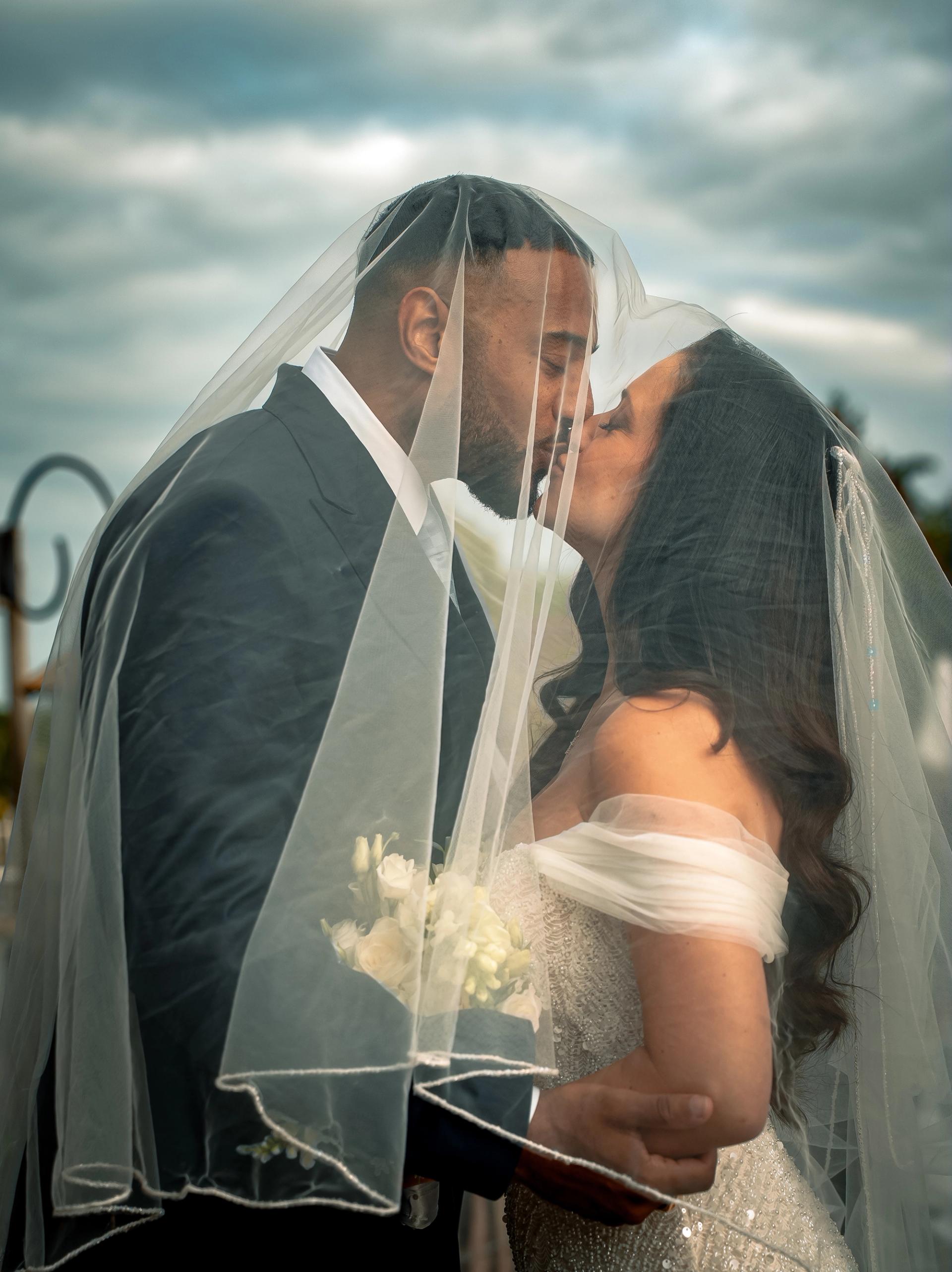 Wedding of Loïc & Sandra — L’Orangerie de l’Orée du Bois — love story