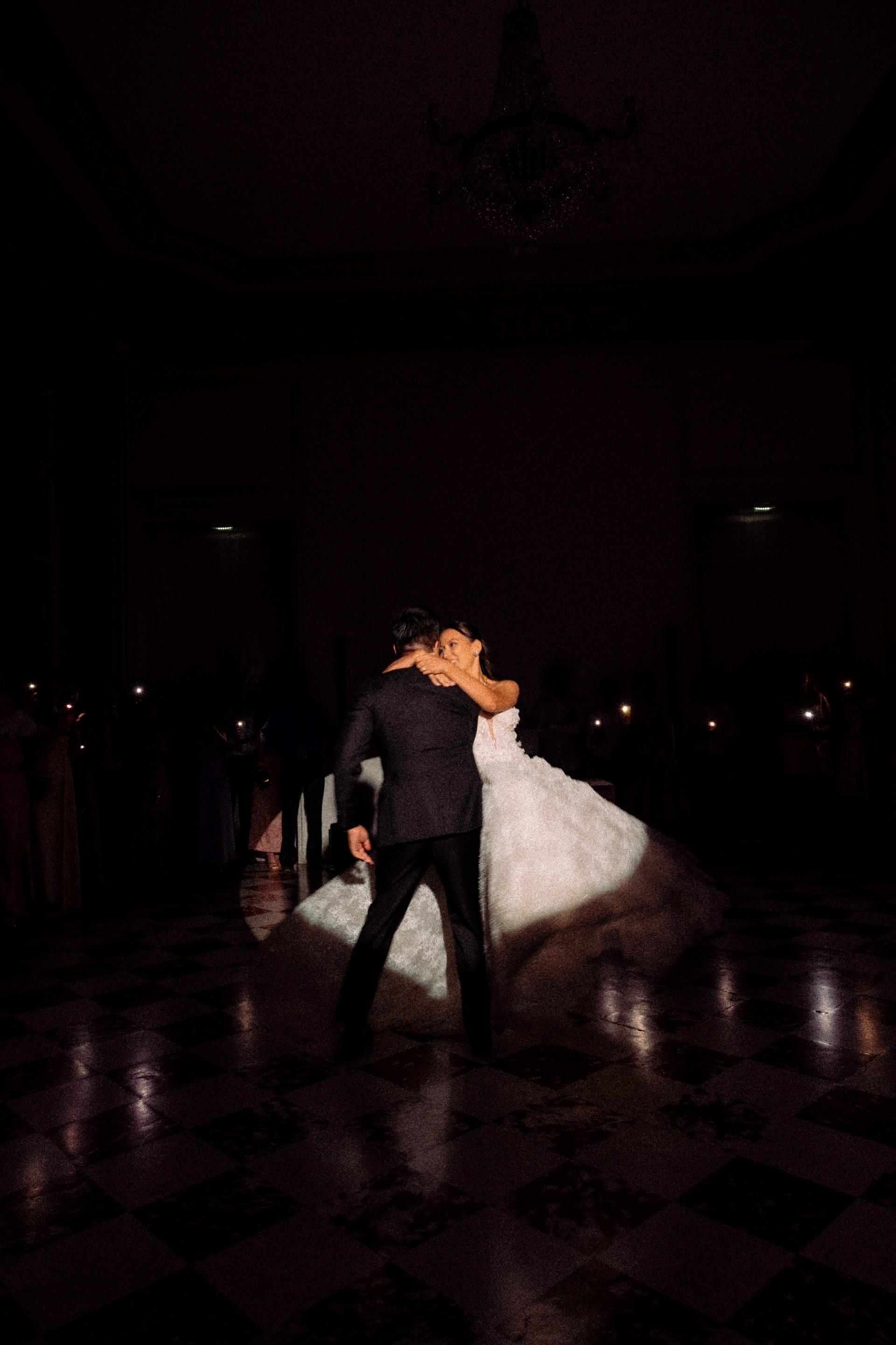 Première danse de Jacky et Anaïs dans le grand salon