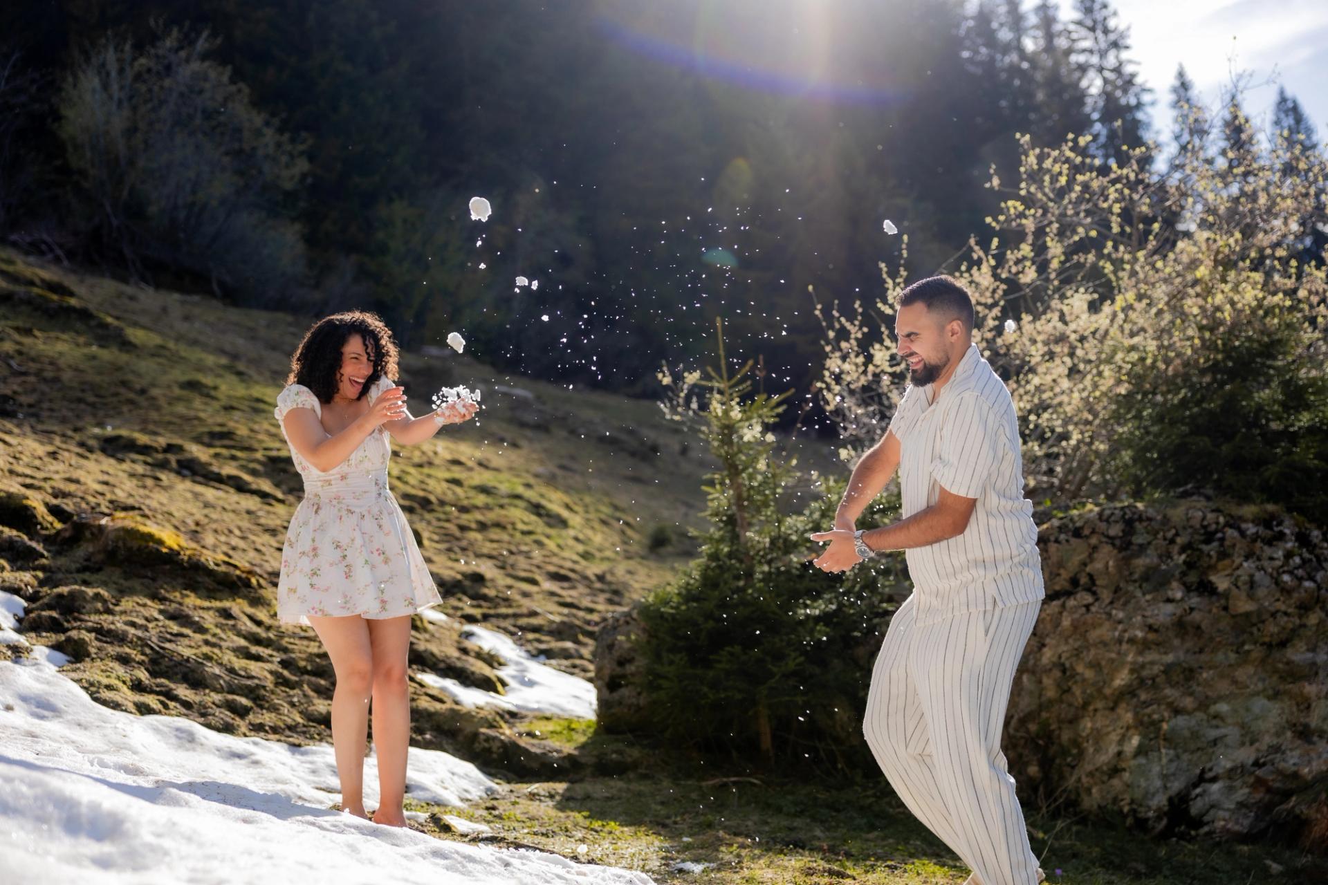 Rafaël et Julia se rejoignent sur un paysage enneigé