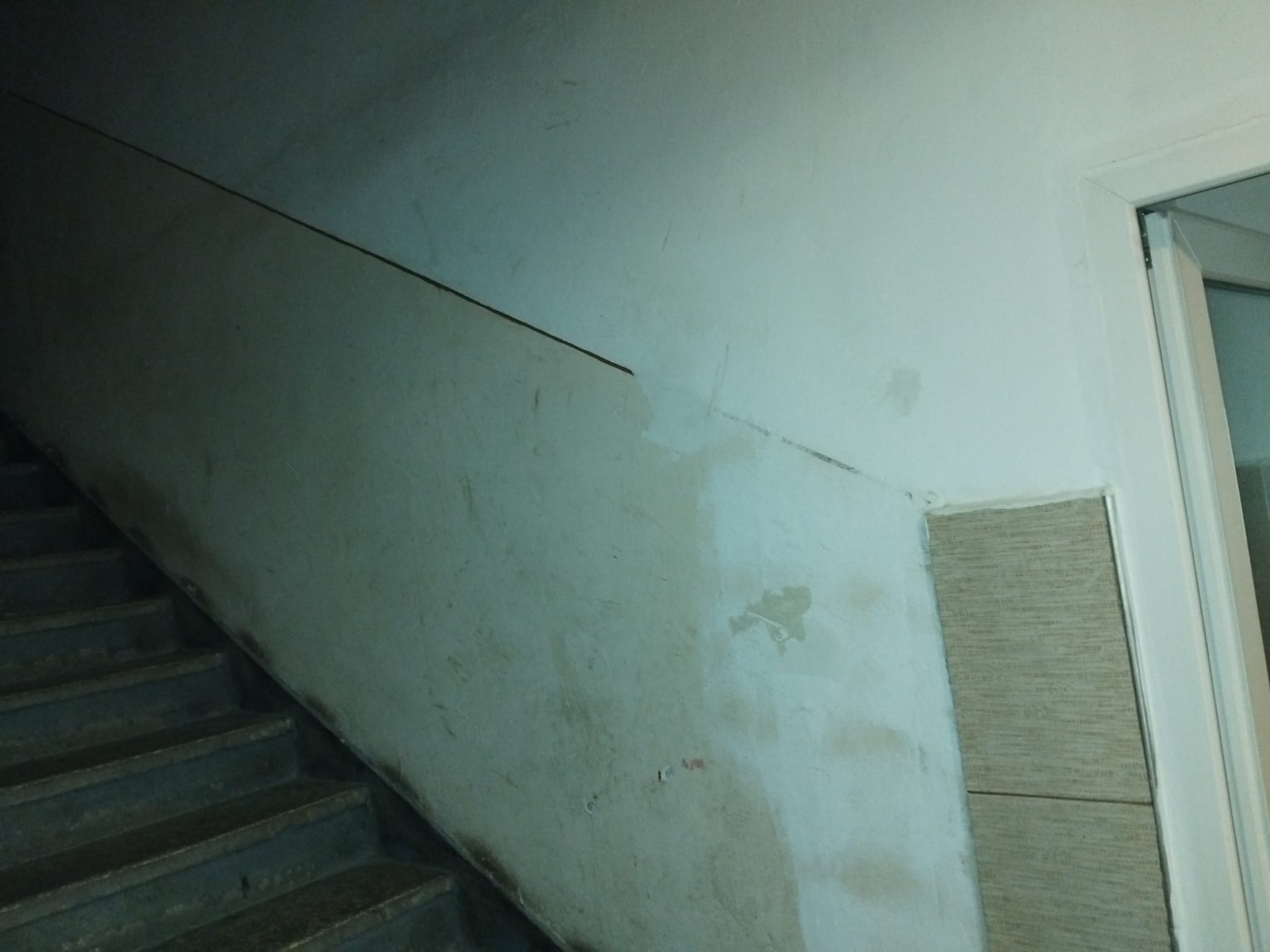 Înainte - Renovare scară de bloc