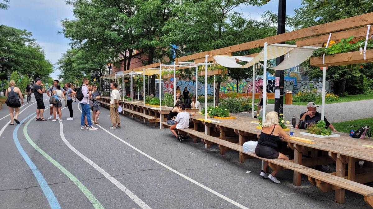 The "Feeding Table" a long communal table installation in the street along Mont-Royal Avenue.