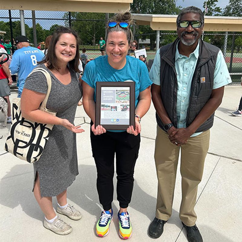 Mahala and a member of MEDC staff present the leader of Middle of the Mitt with an award. 