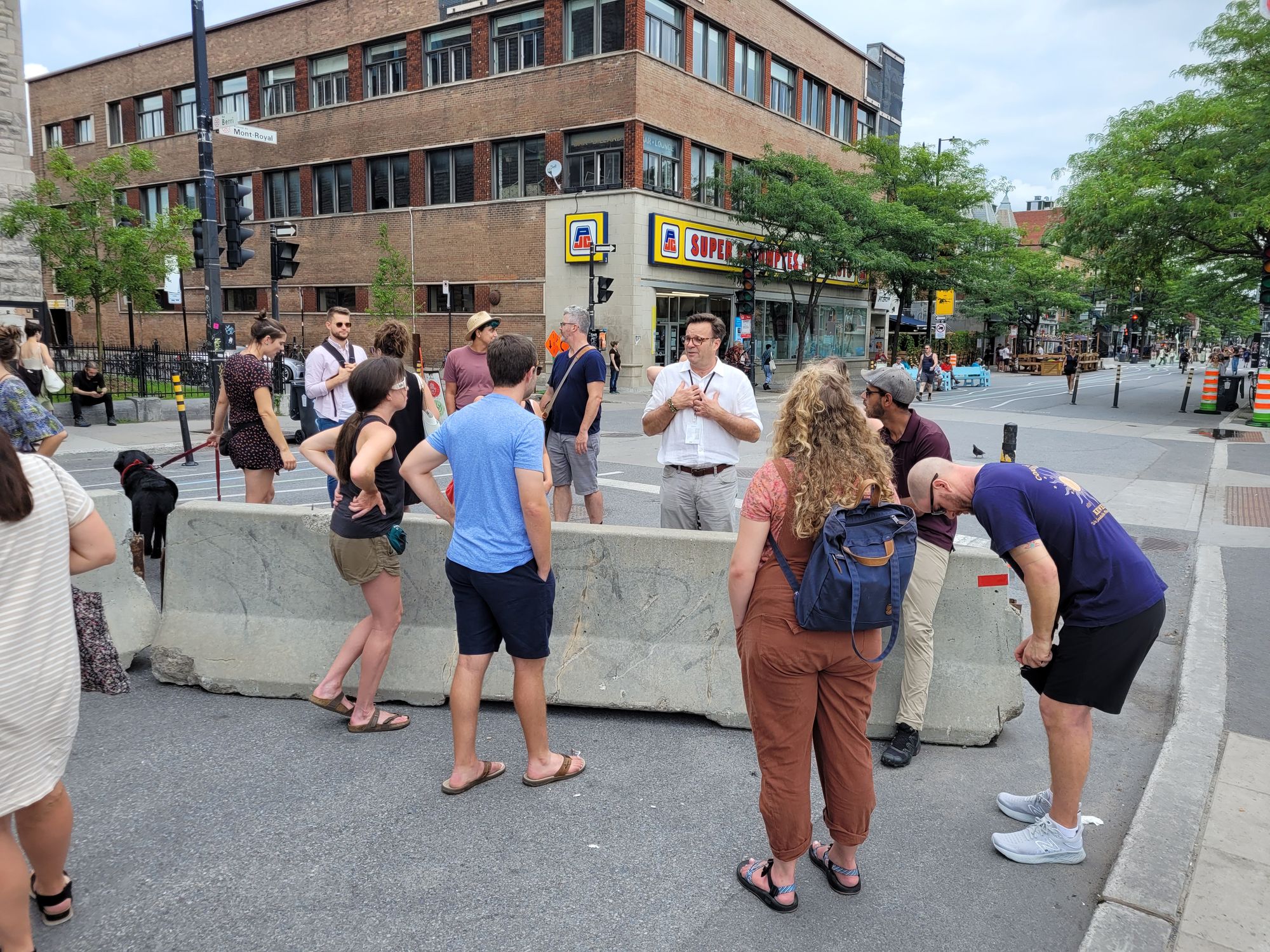 The Patronicity Team gathered around Claude at the end of Mont-Royal Avenue.