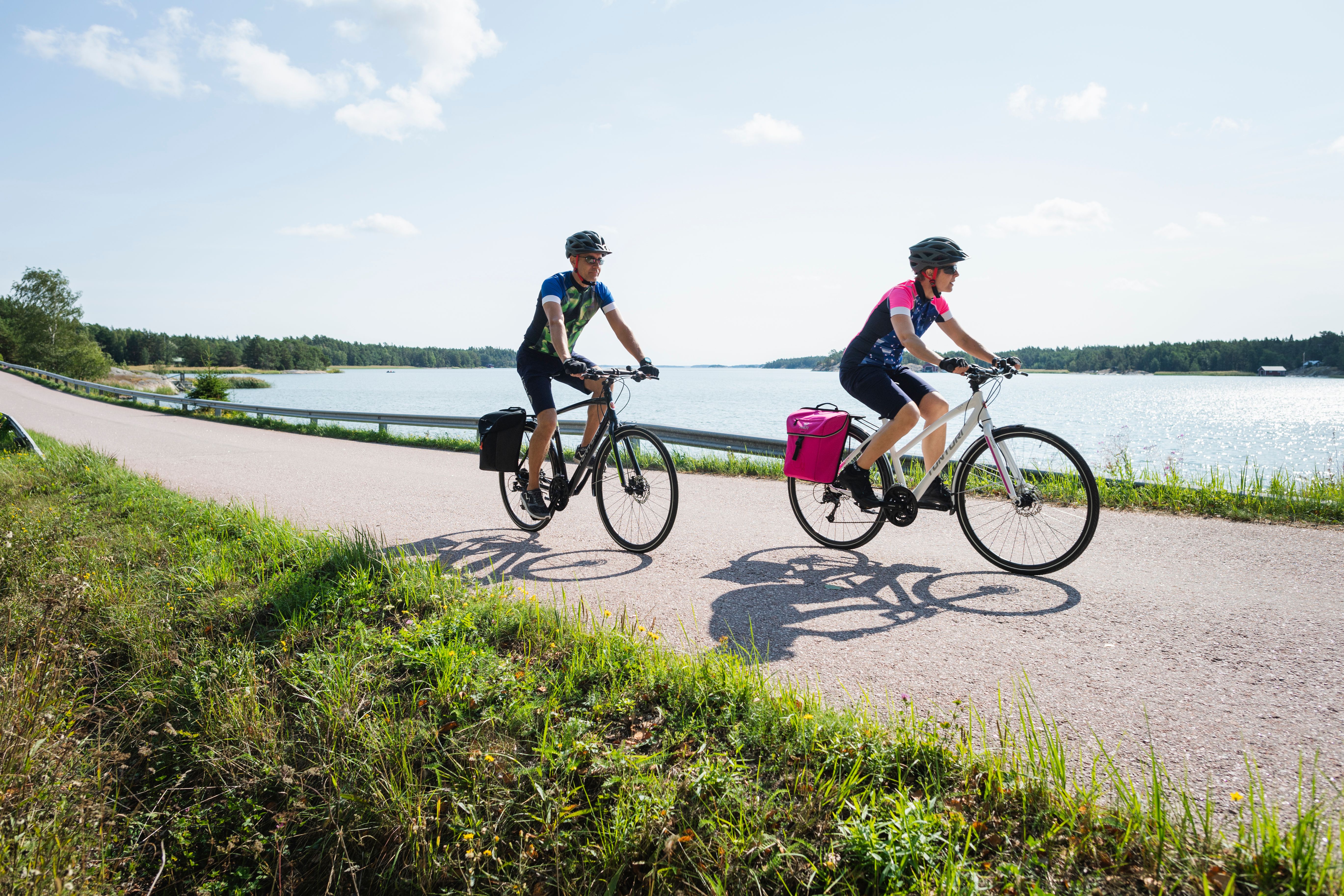 Two people cycling the archipelago trail.