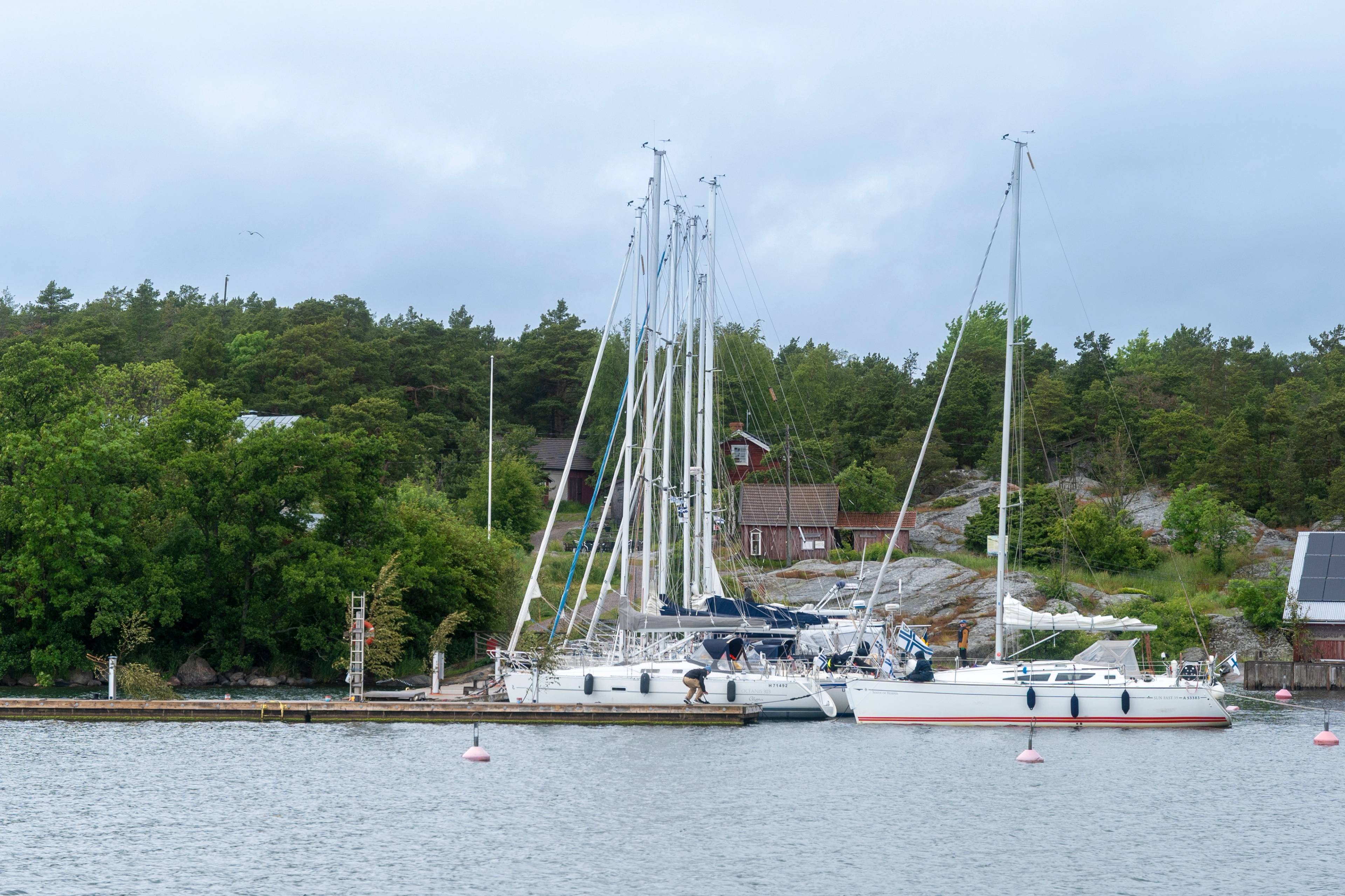 Boats on the Brännskär guest harbor.