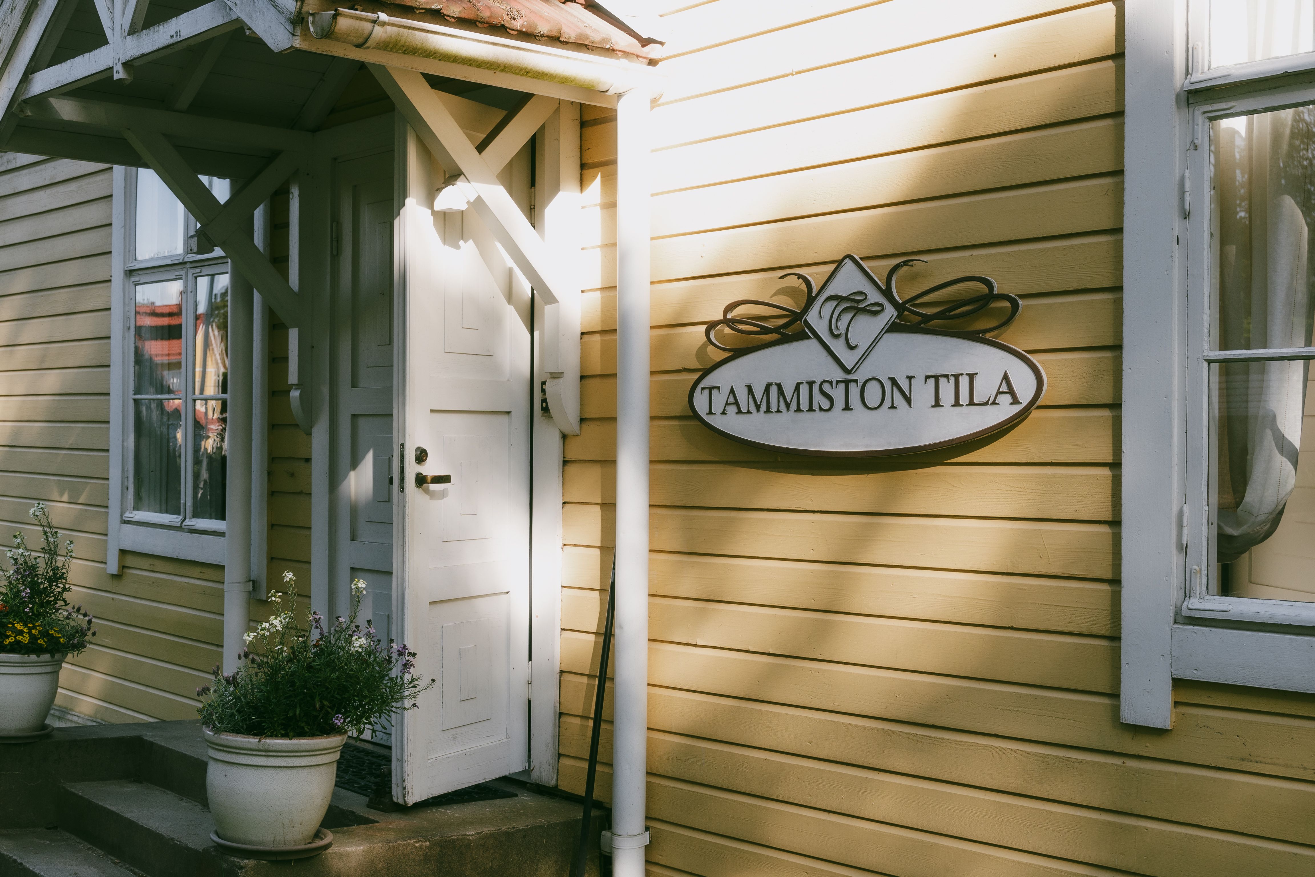 Tammiston Kuulas front door and sign.