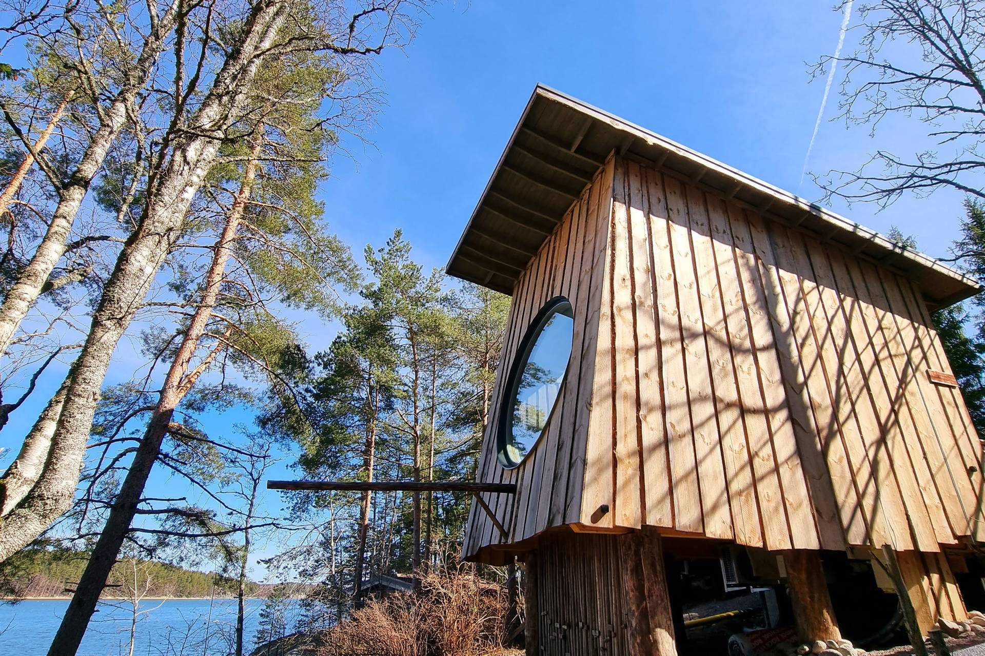 A bird house style cottage.