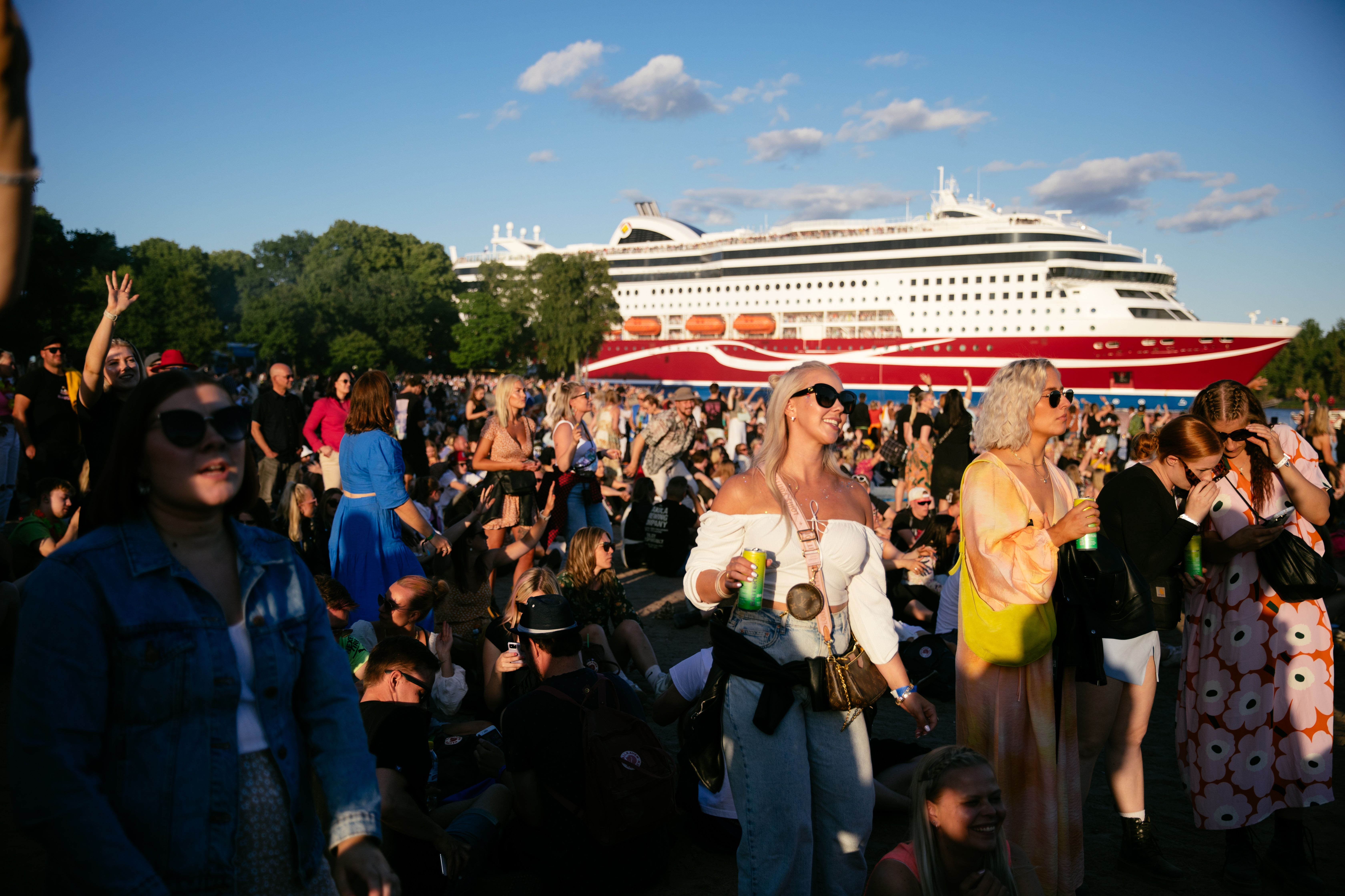 Ruisrock festival goers and Viking Line cruise ships.