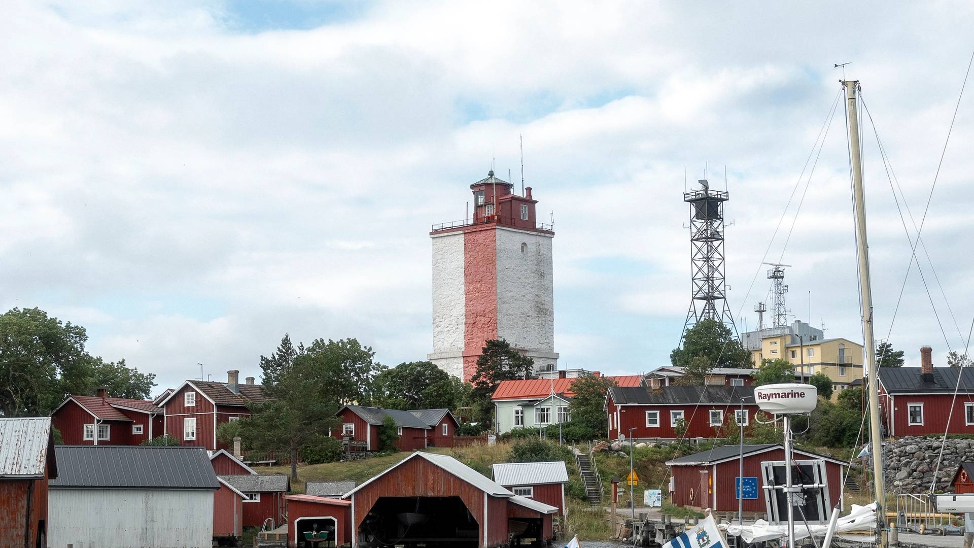 Utö guest harbour.