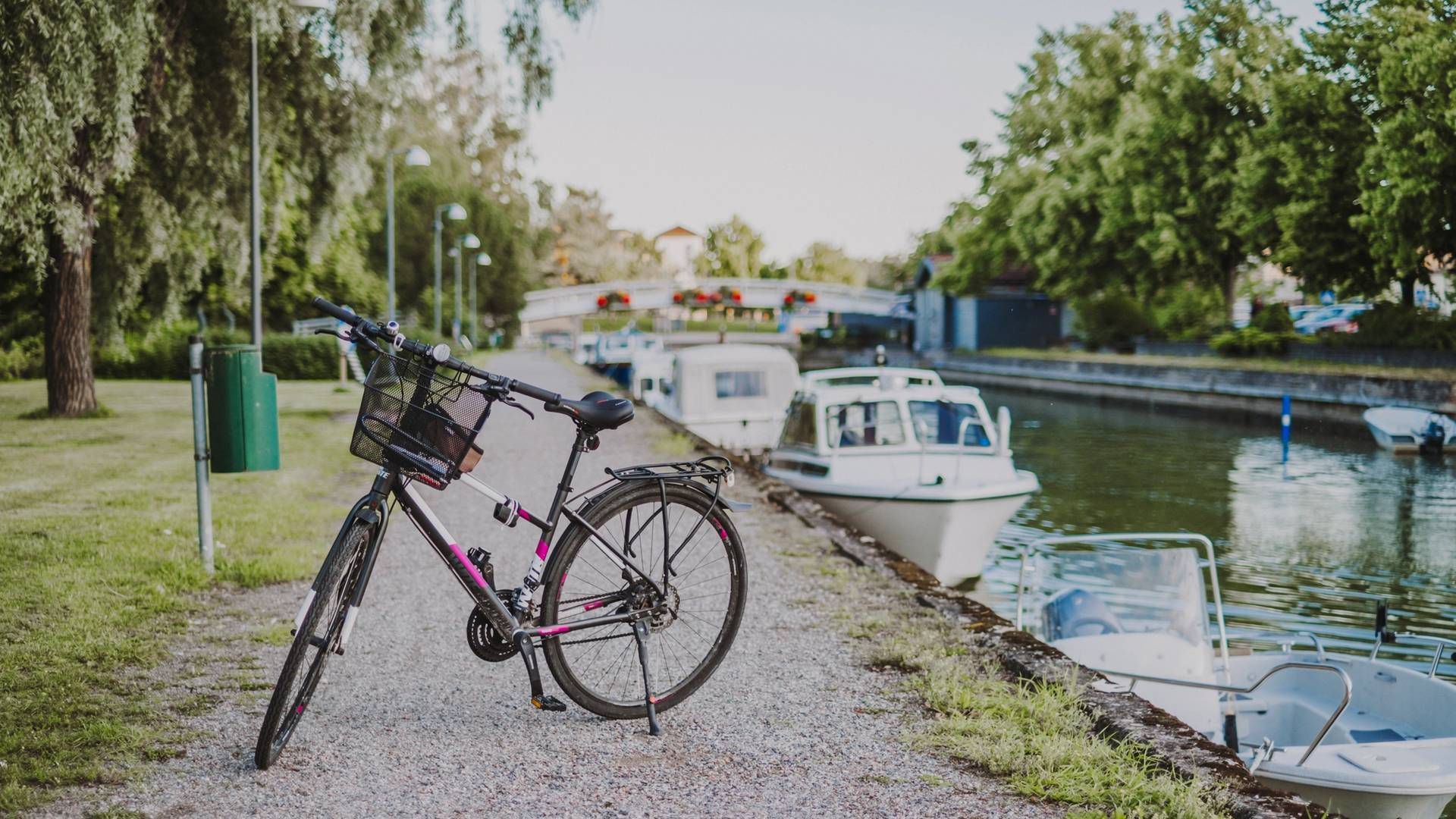A bike on the shore in Parainen.