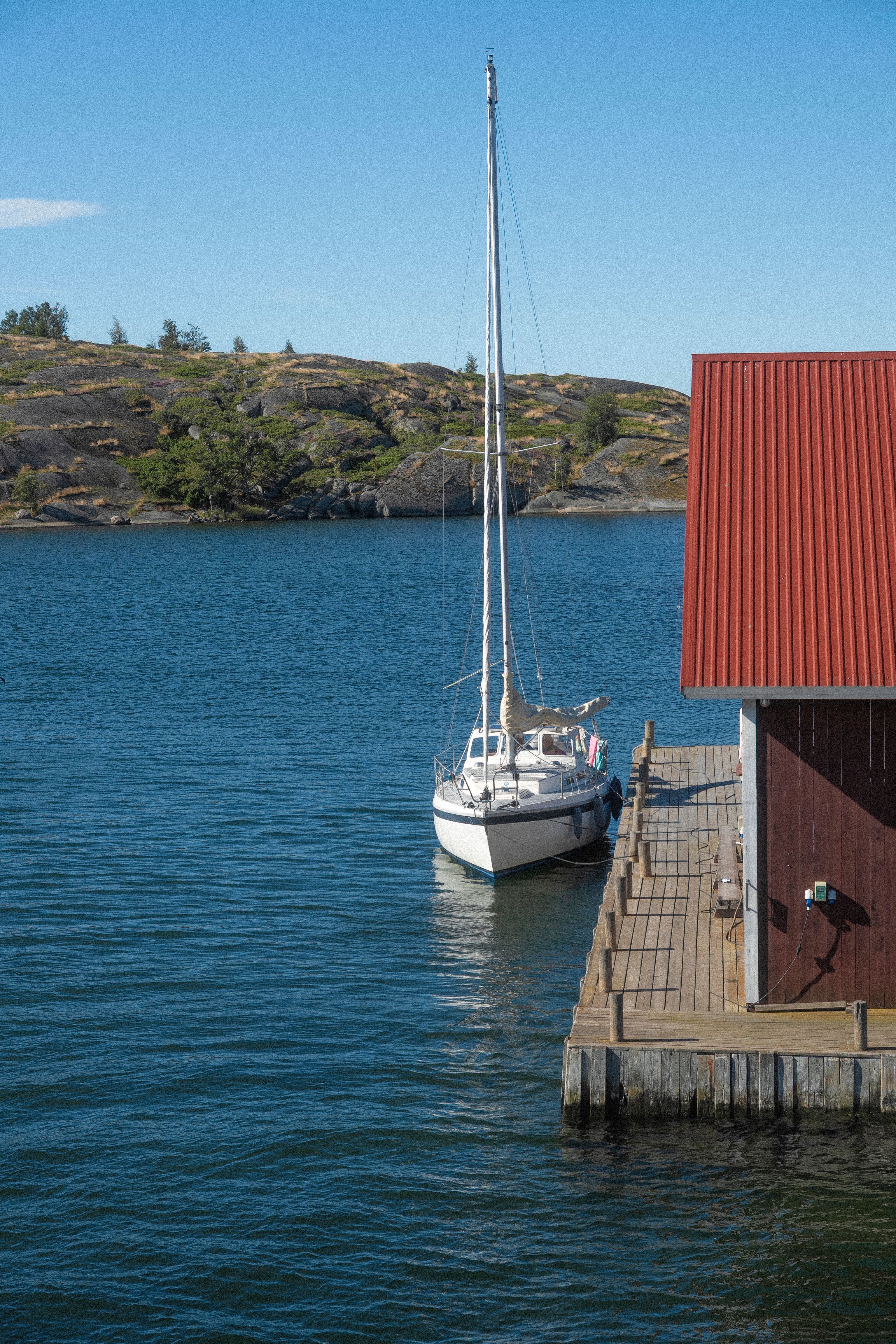 A boat on the shore of Nötö.