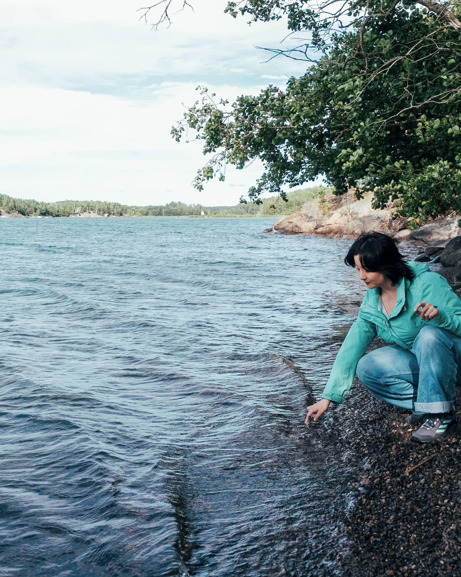 Woman by the sesa