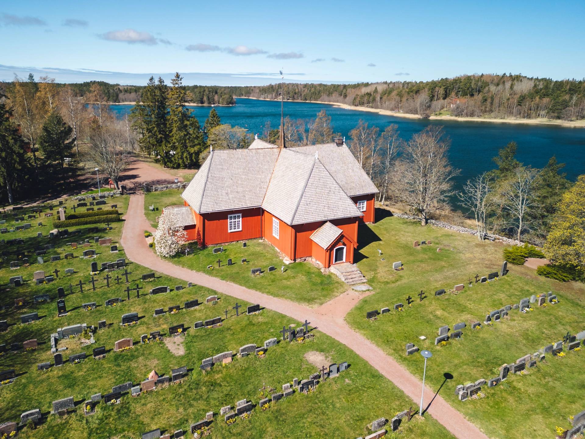 The Houtskär church grounds.