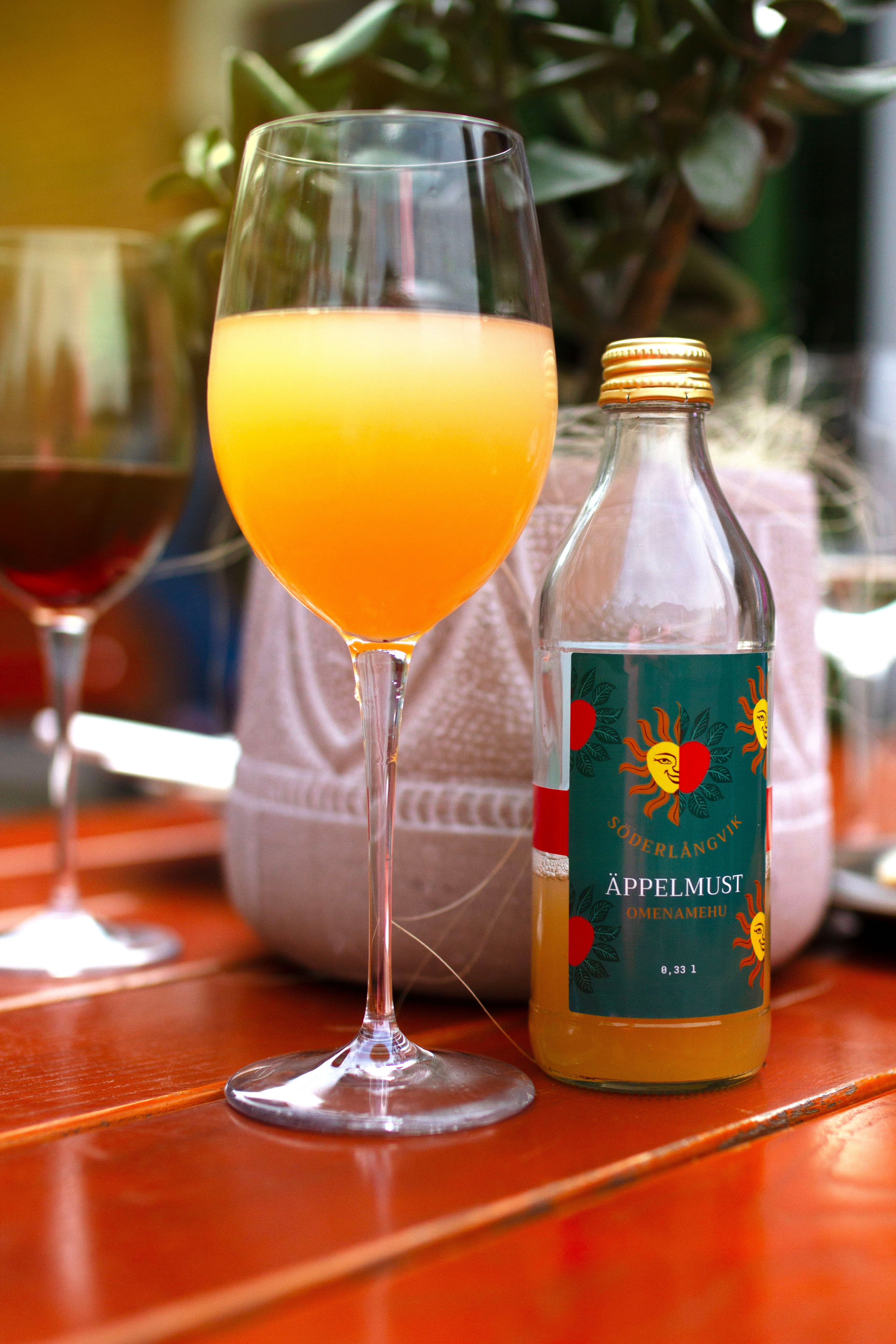 Söderlångvik Manor's apple juice.