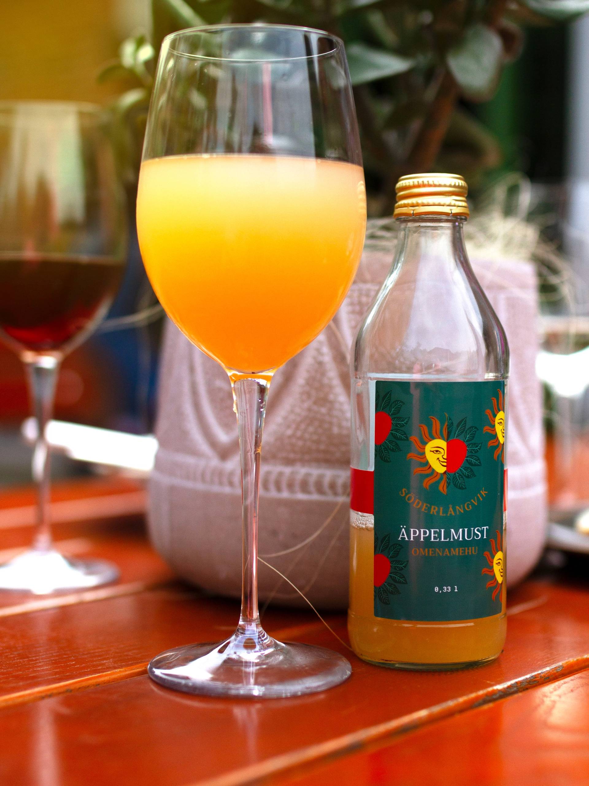 Söderlångvik Manor's apple juice.