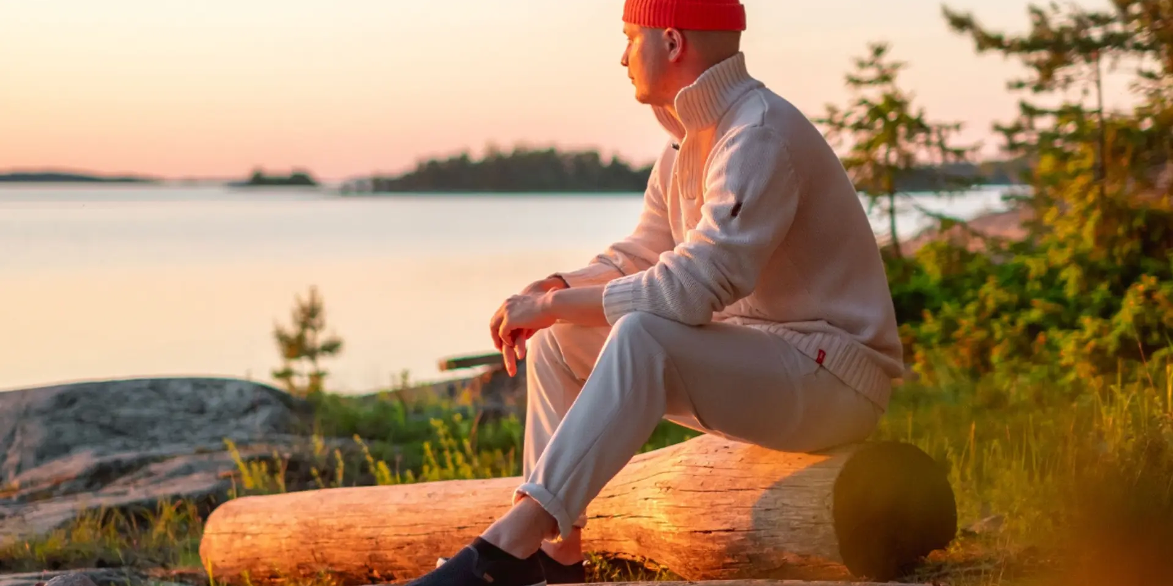 Person admiring the sunset over Saaristo