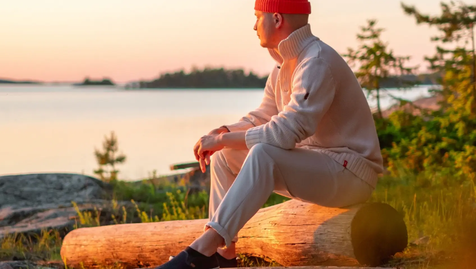 Person admiring the sunset over Saaristo