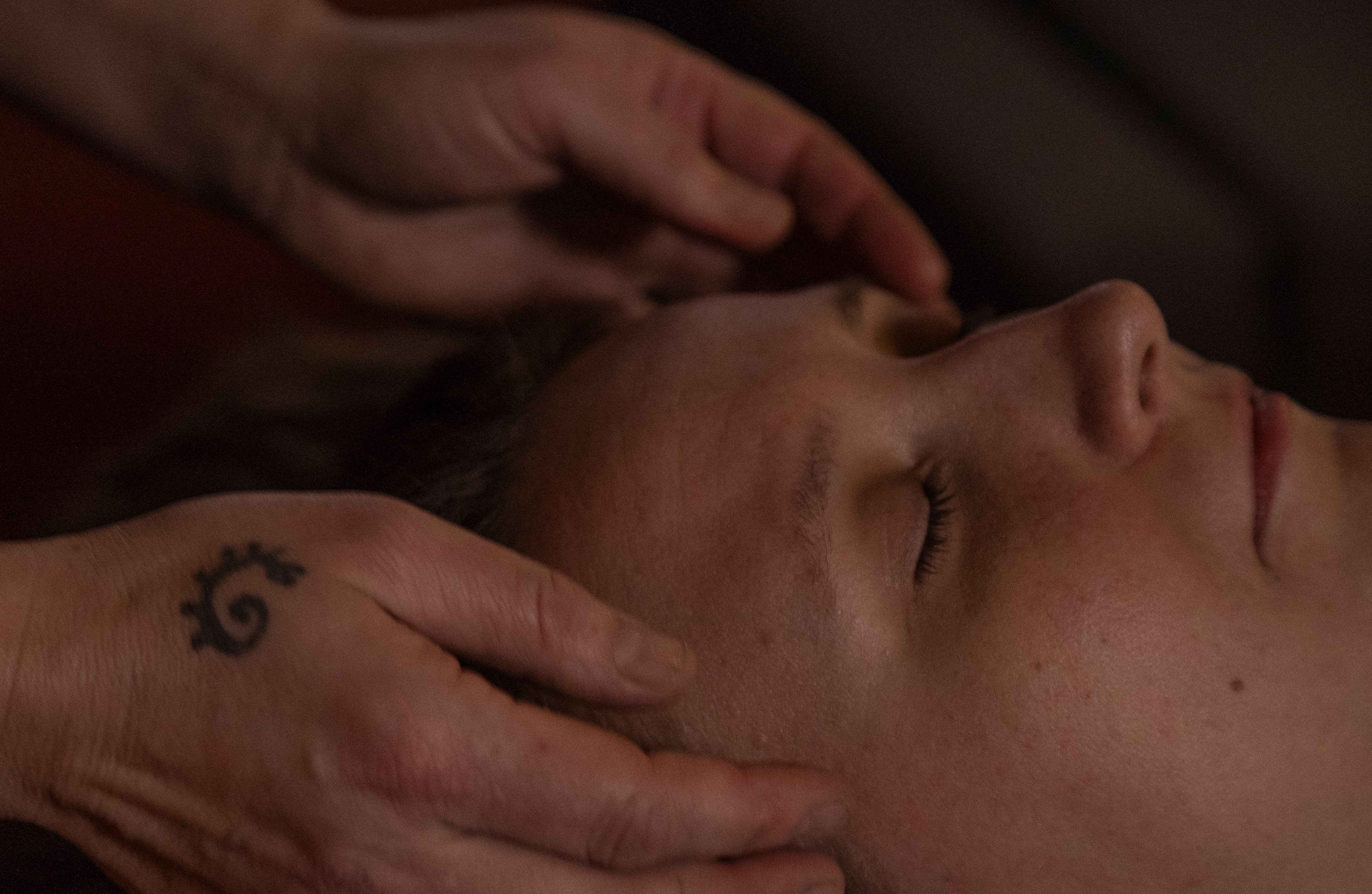 A person being massaged by Hanna
